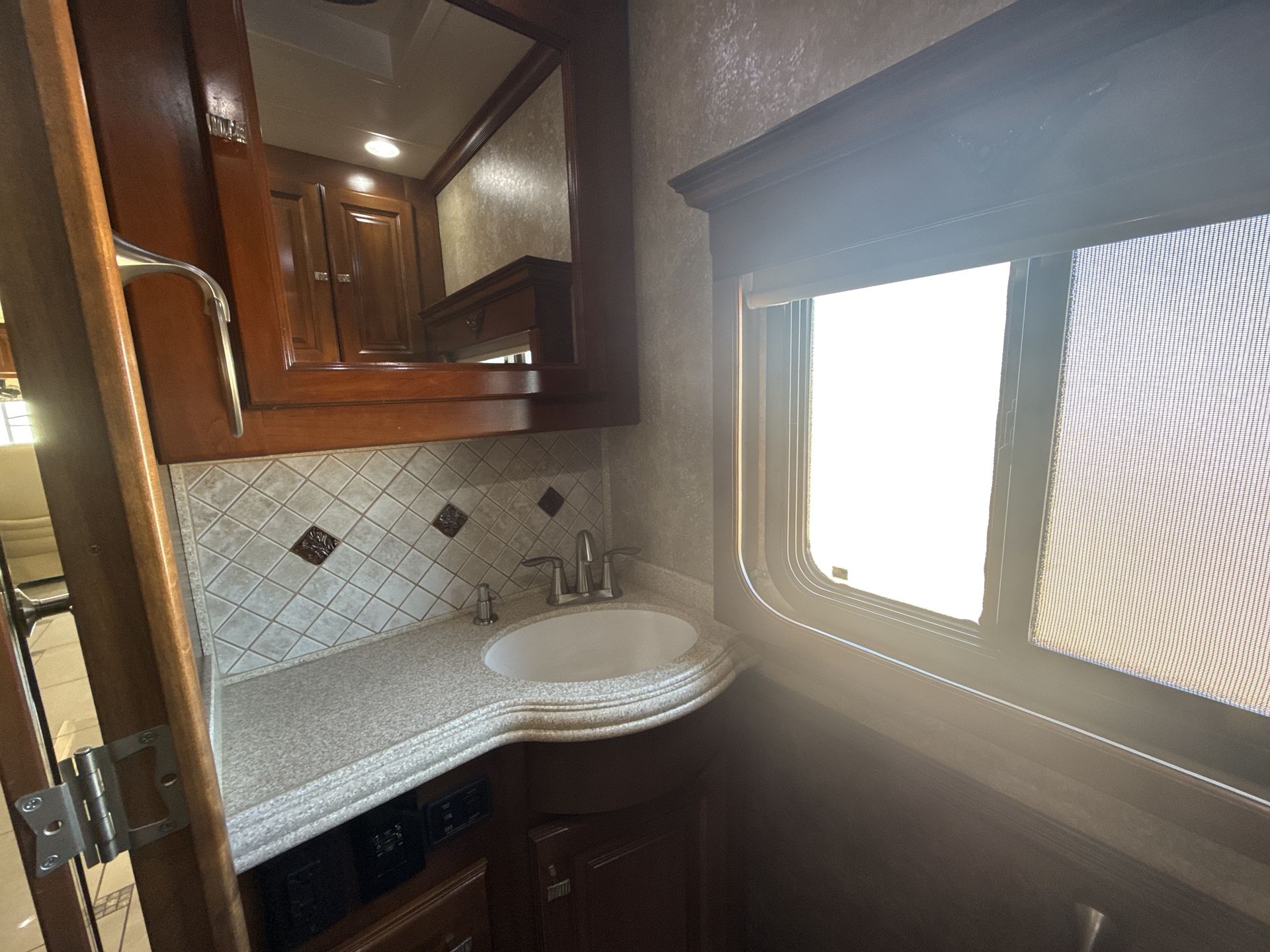 2011 Tiffin Allegro Bus 43 QGP - Image 18