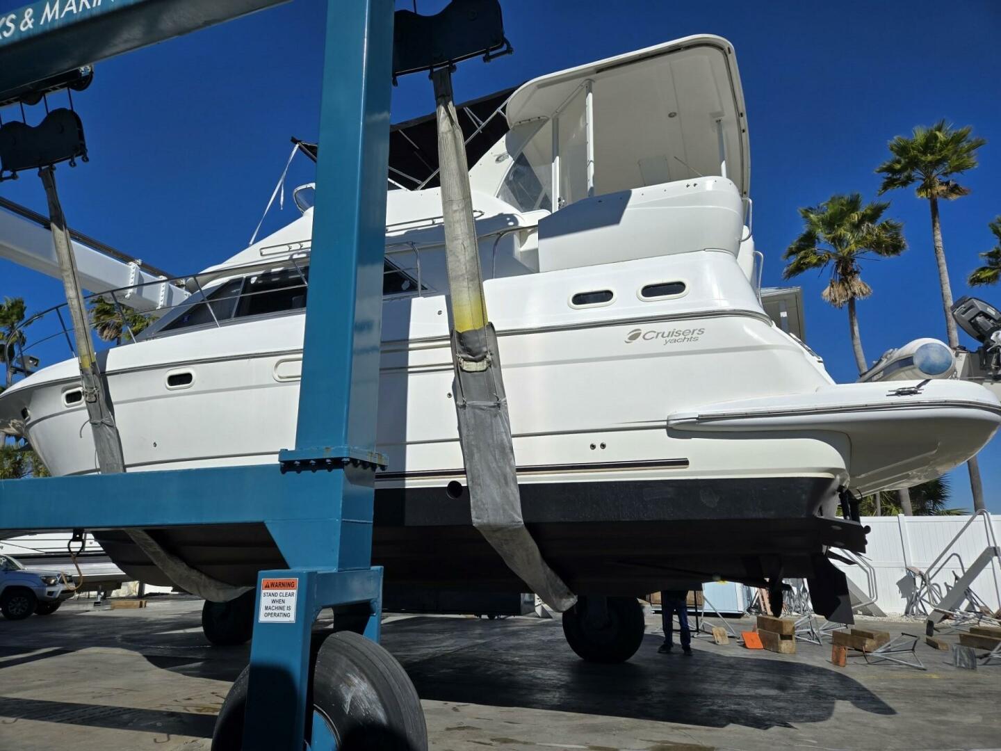 2004 Cruisers Yachts - Image 38