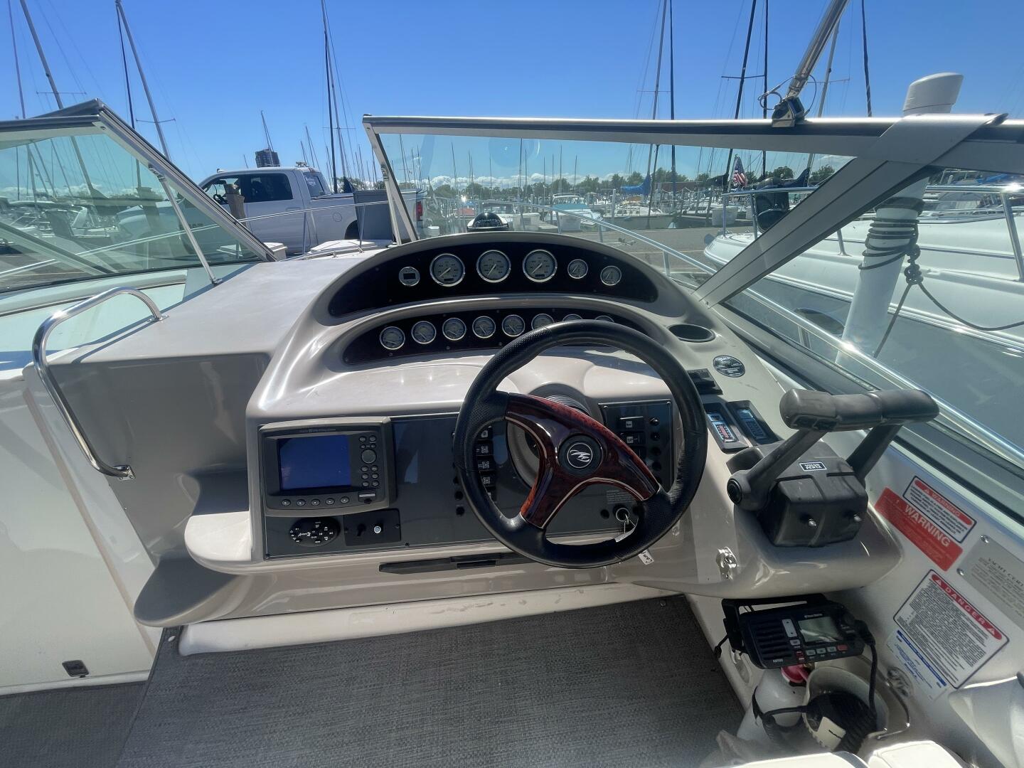 2005 Monterey 322 Cruiser - Image 15