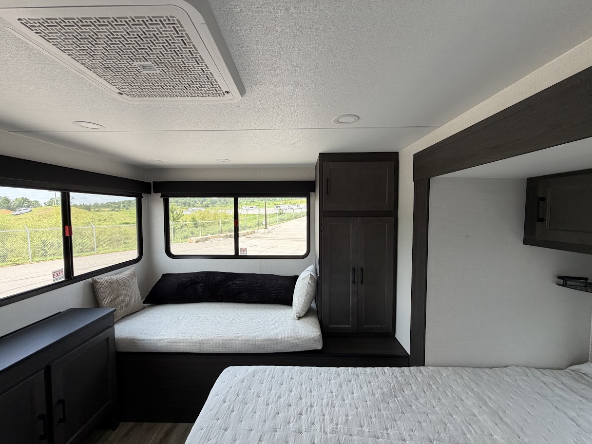 2027 VENTURE RV STRATUS 262VFK - Image 42