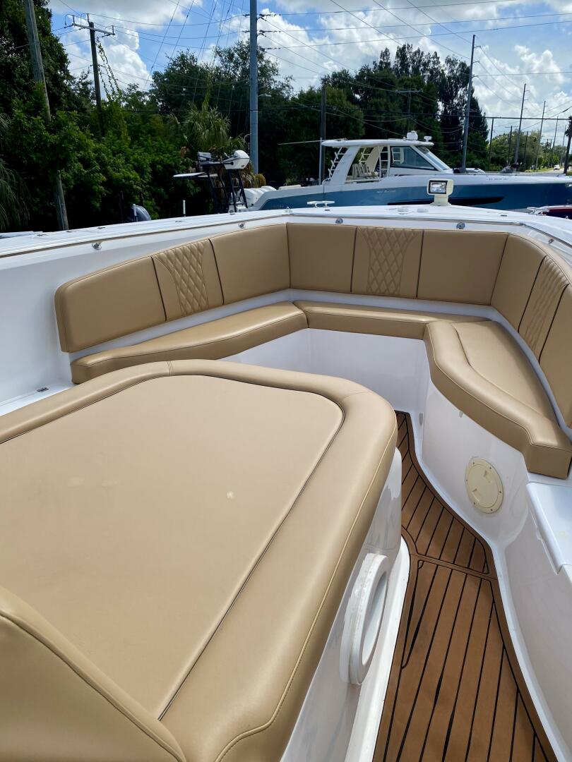 2023 Fishing Raptor 390 Solarium - Image 4