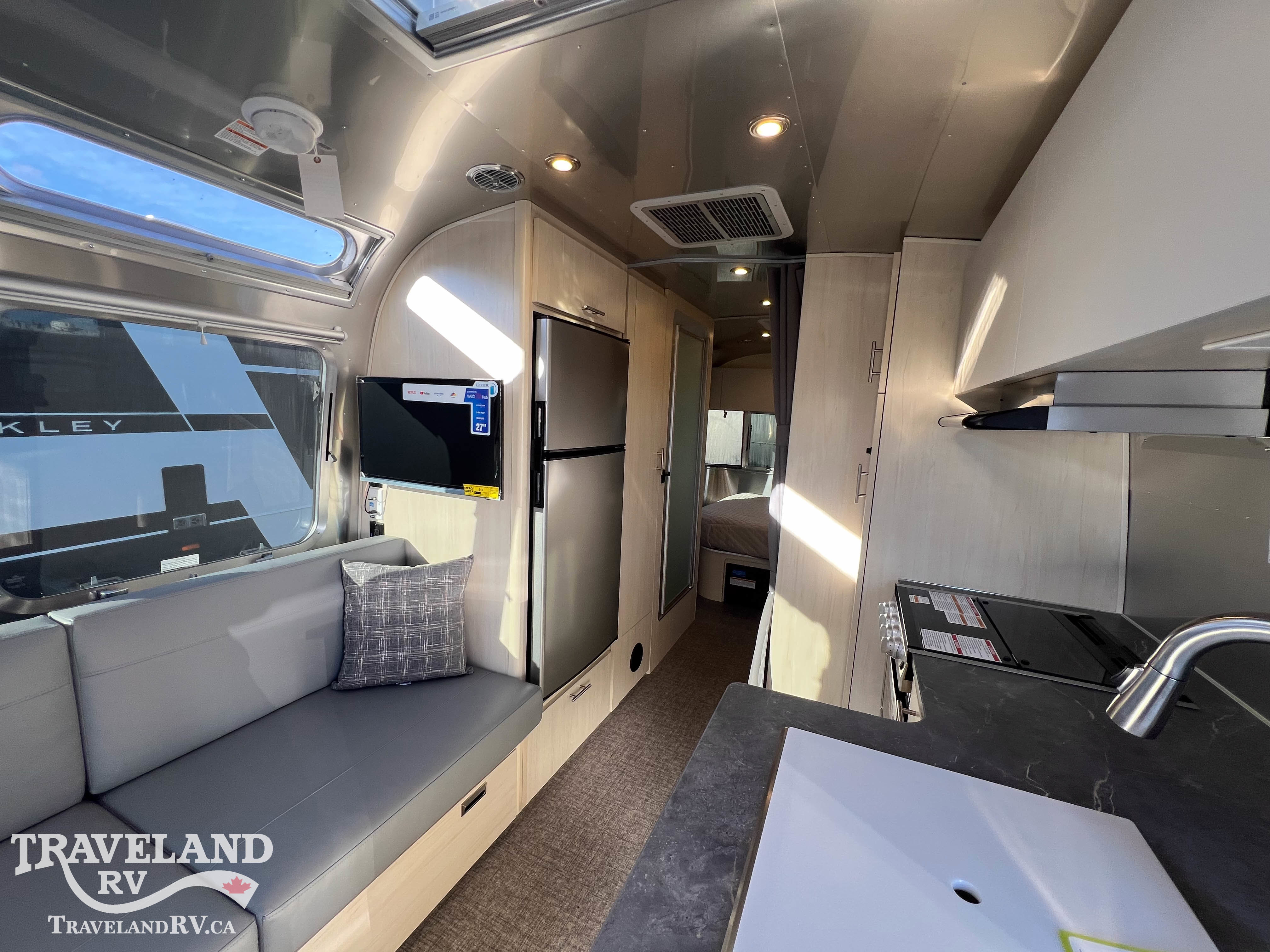2026 Airstream Flying Cloud 25FB - Image 3