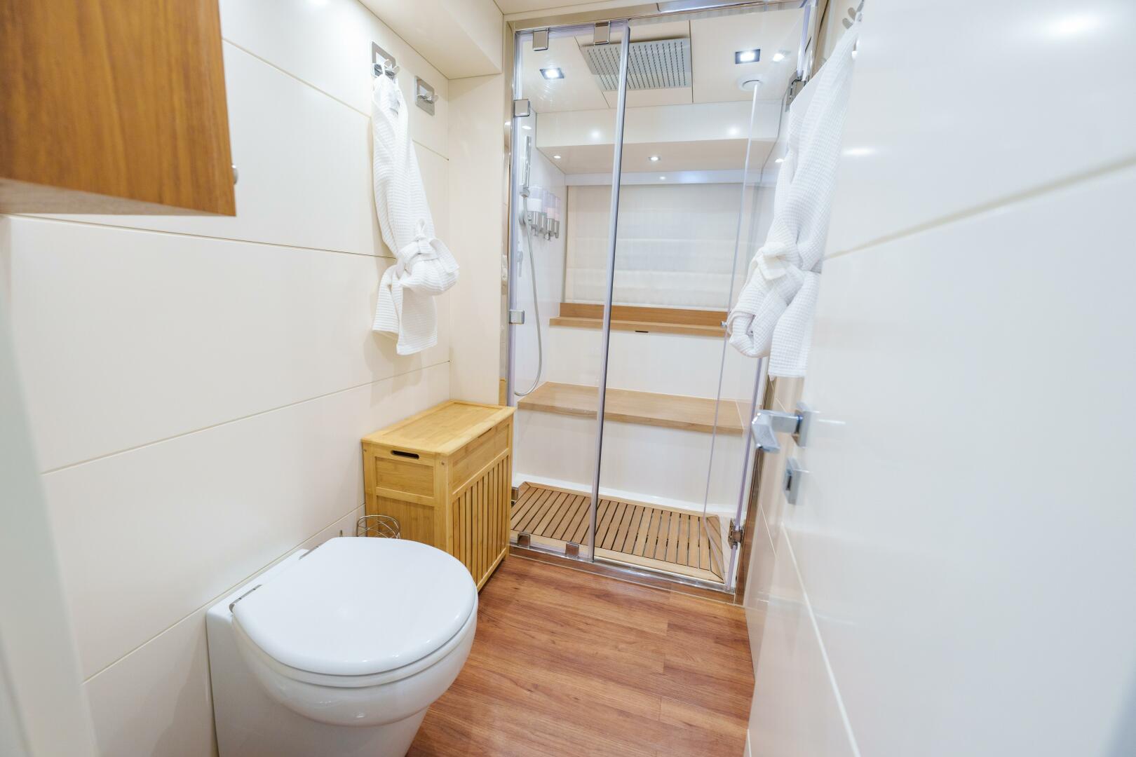 2020 Sirena 64 - Image 26