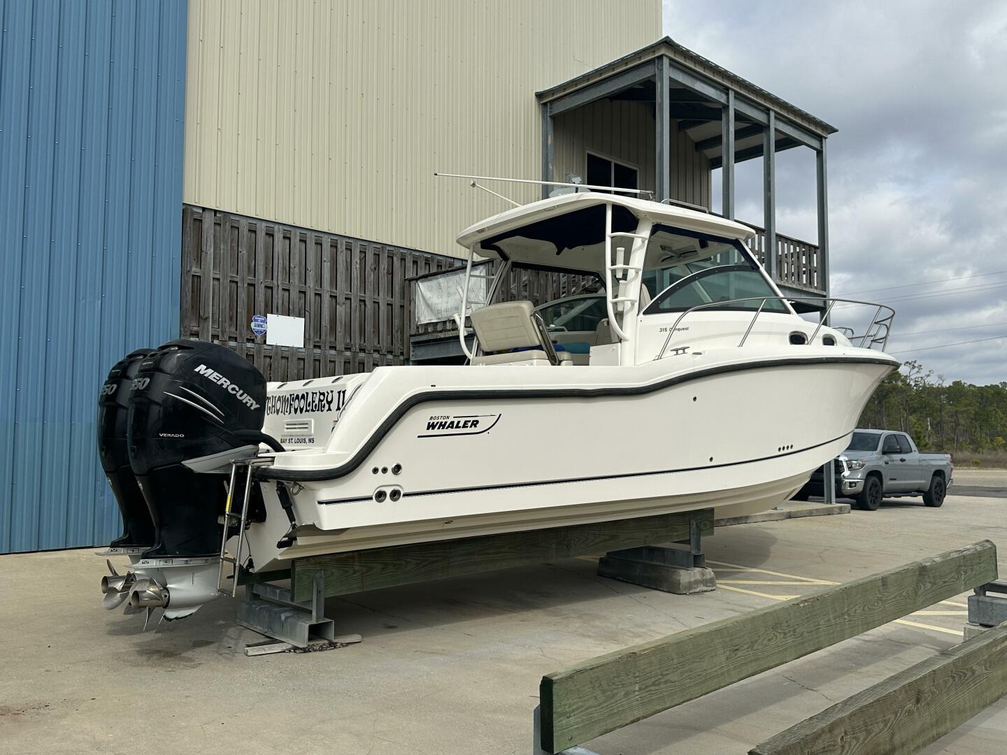 2016 Boston Whaler 315 Conquest - Image 3