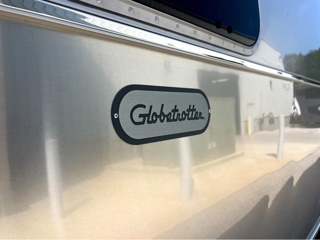 2026 AIRSTREAM GLOBETROTTER 27FBQ - Image 25