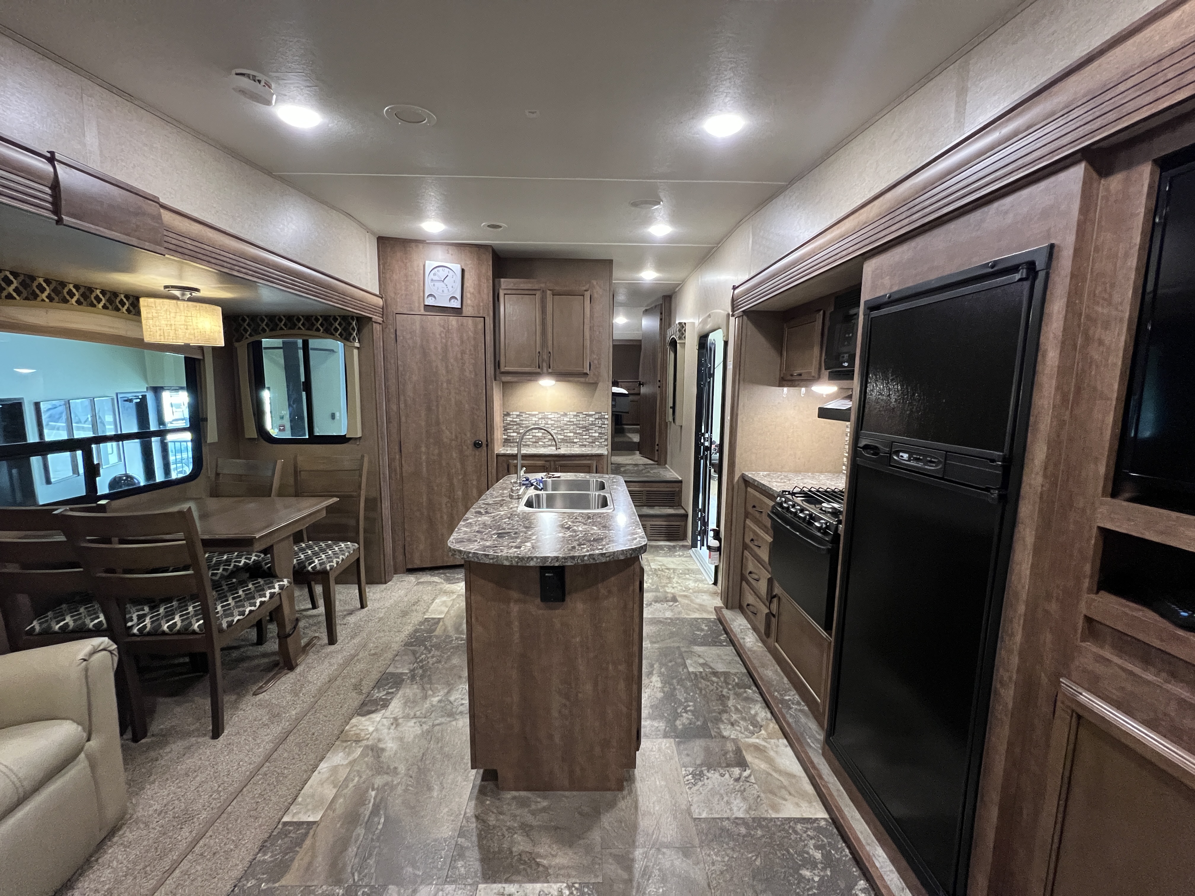 2017 Starcraft Solstice Super Lite 28TSI - Image 3