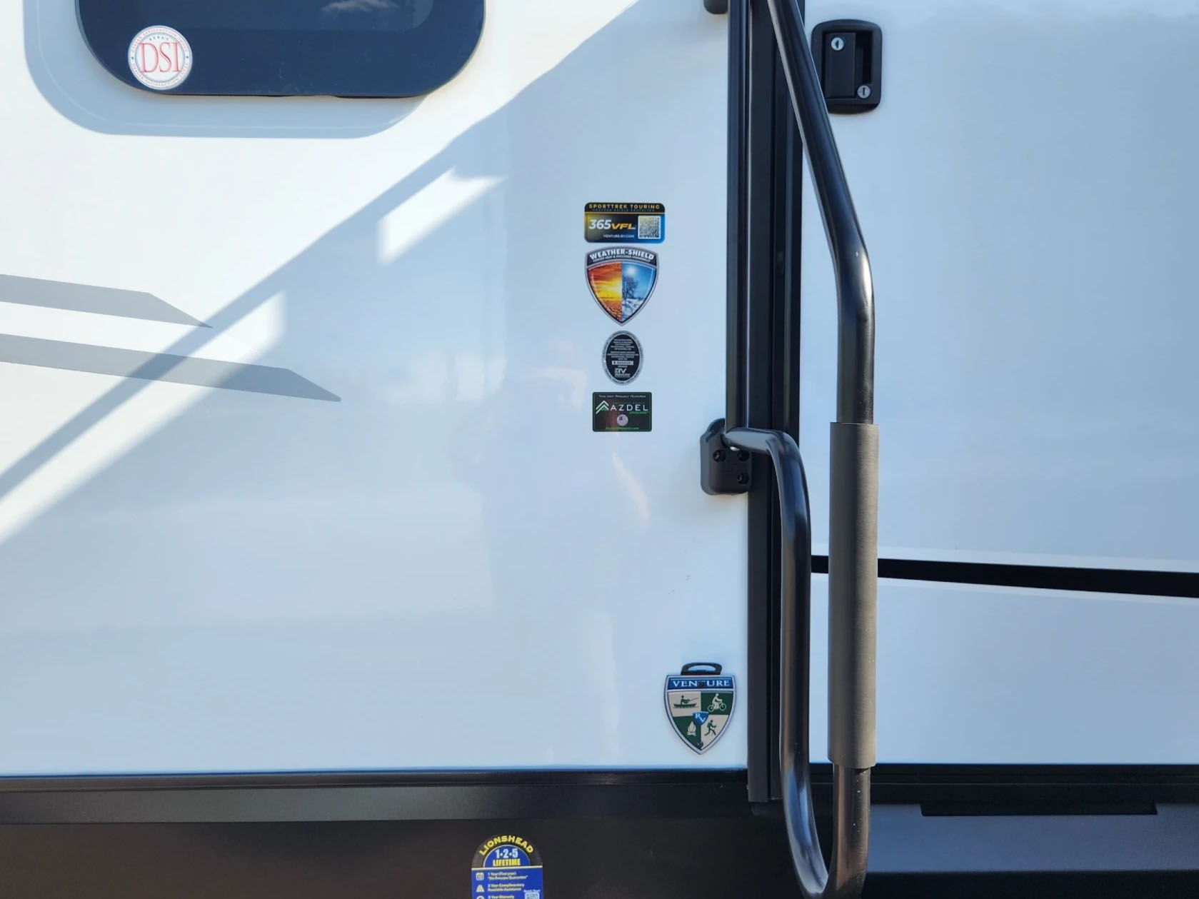 2026 VENTURE RV SPORTTREK 365VFL - Image 13