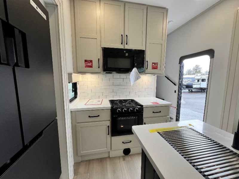 2026 Grand Design Momentum G-Class Fifth Wheel 394G - Image 11
