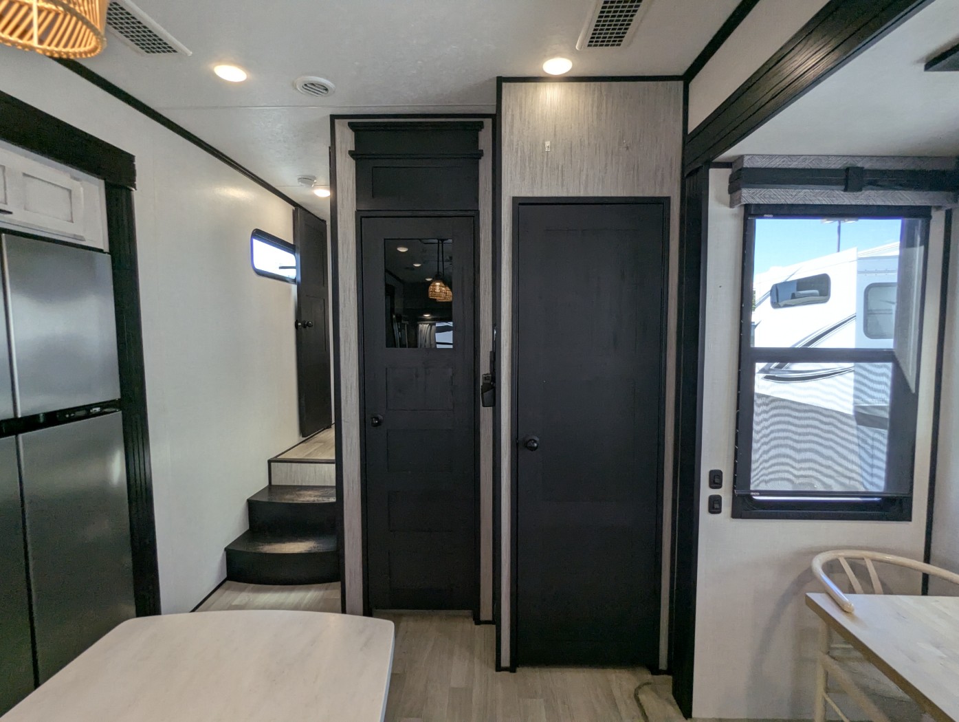 2023 KZ RV Durango Gold G383RLQ - Image 13