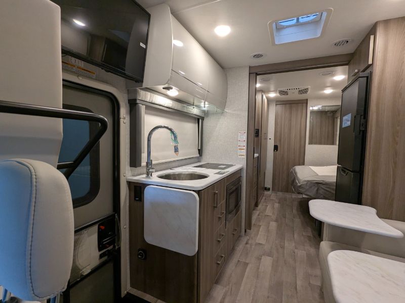 2025 Thor Motor Coach Gemini AWD 24JG - Image 13