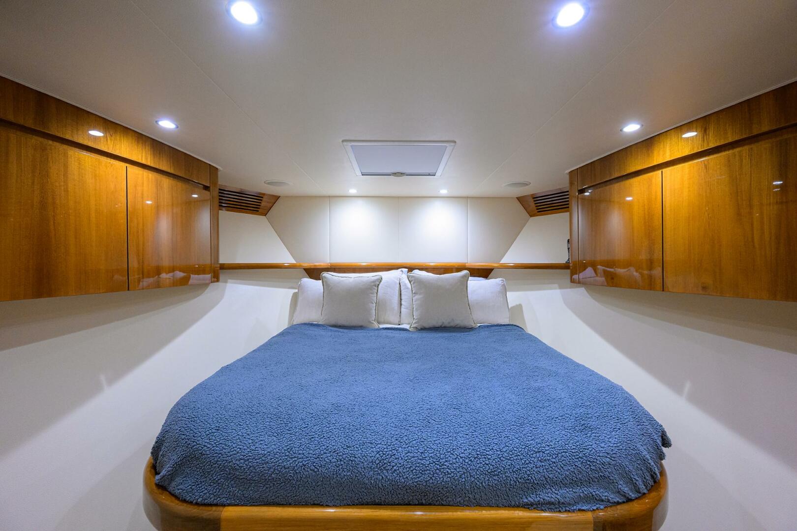 2014 Viking 76 Enclosed Bridge - Image 29