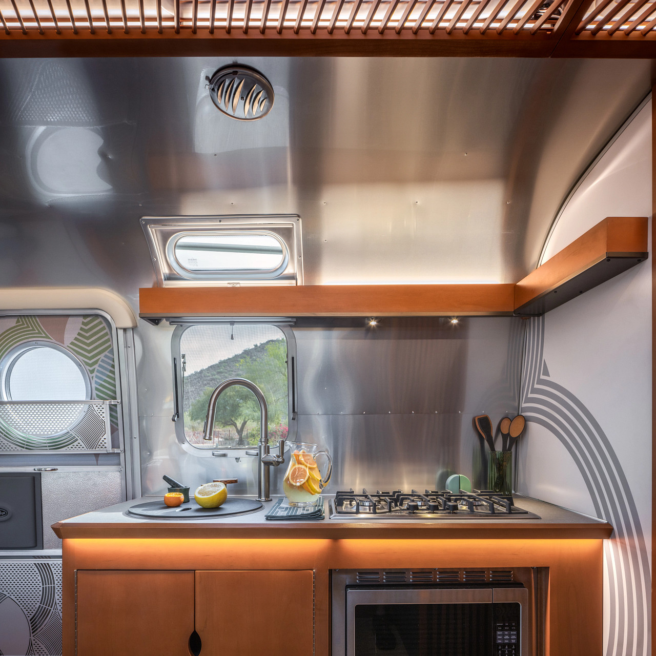 2027 Airstream Frank Lloyd Wright Limited Edition 28Rb - Image 11