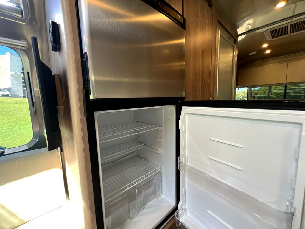 2027 AIRSTREAM FLYING CLOUD 25FBT - Image 15