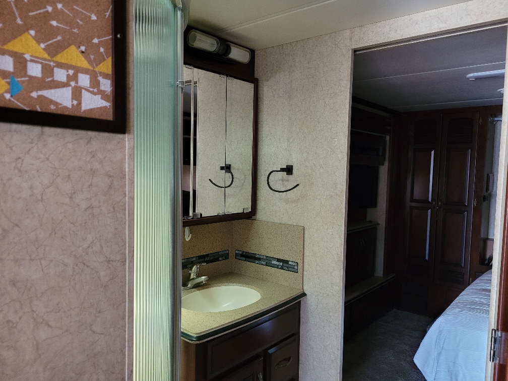 2011 Newmar Dutchstar 4020 - Image 12