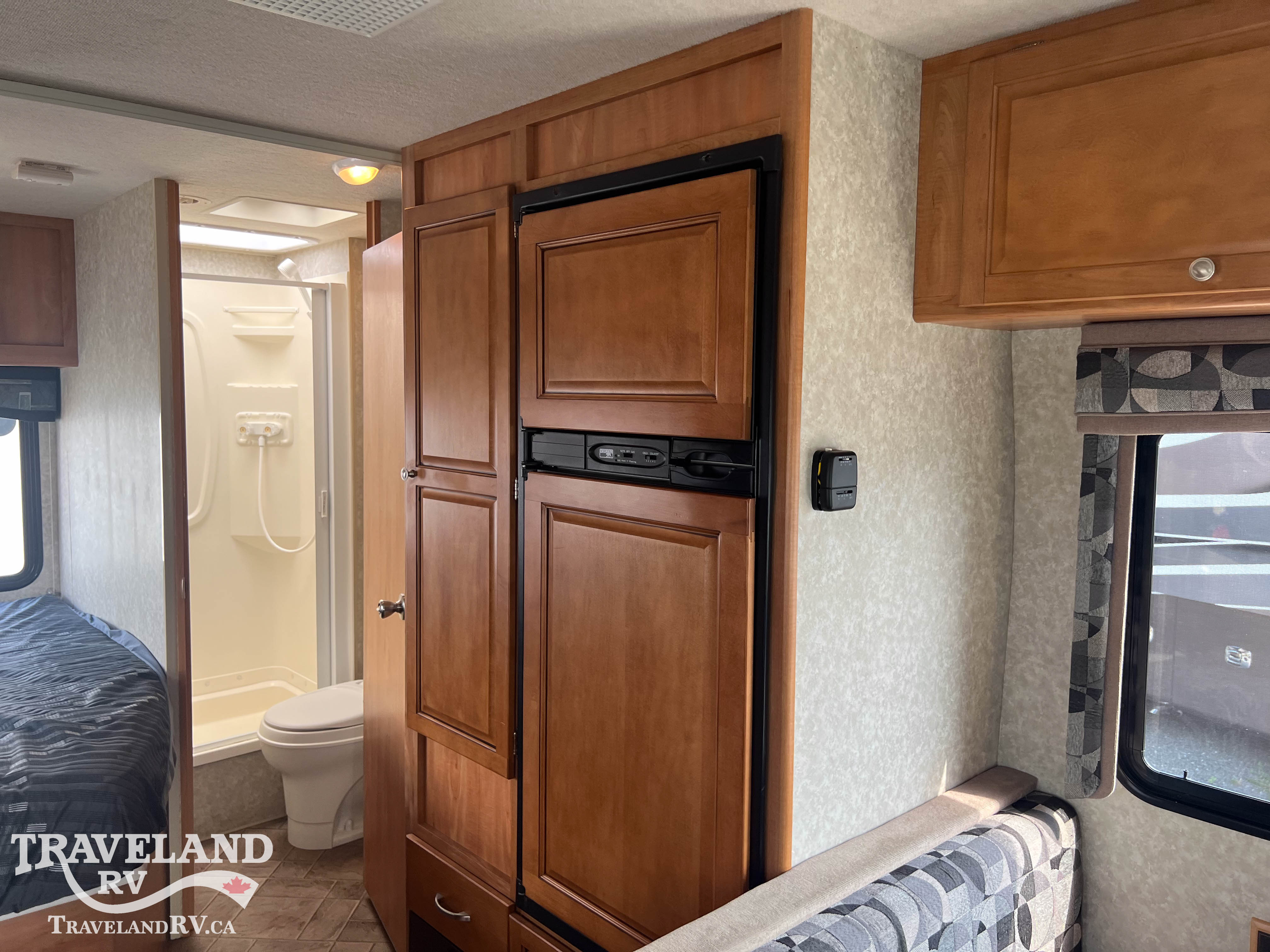 2010 Winnebago Access 24V - Image 15