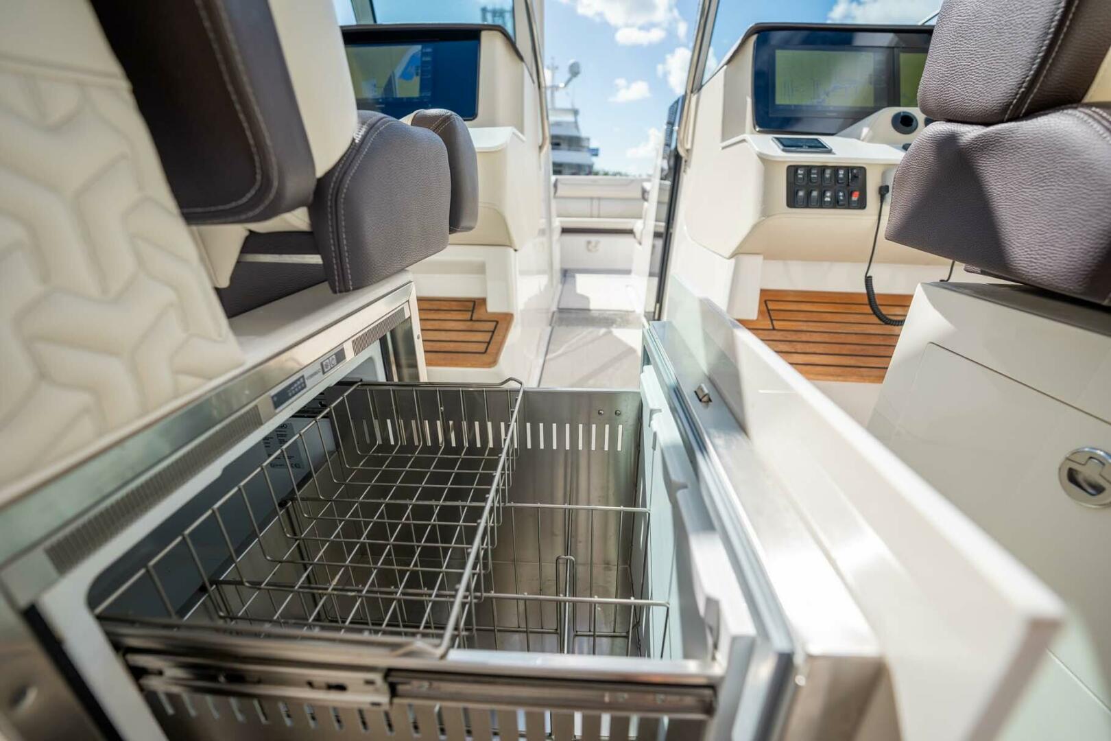 2022 Regal LX36 - Image 30