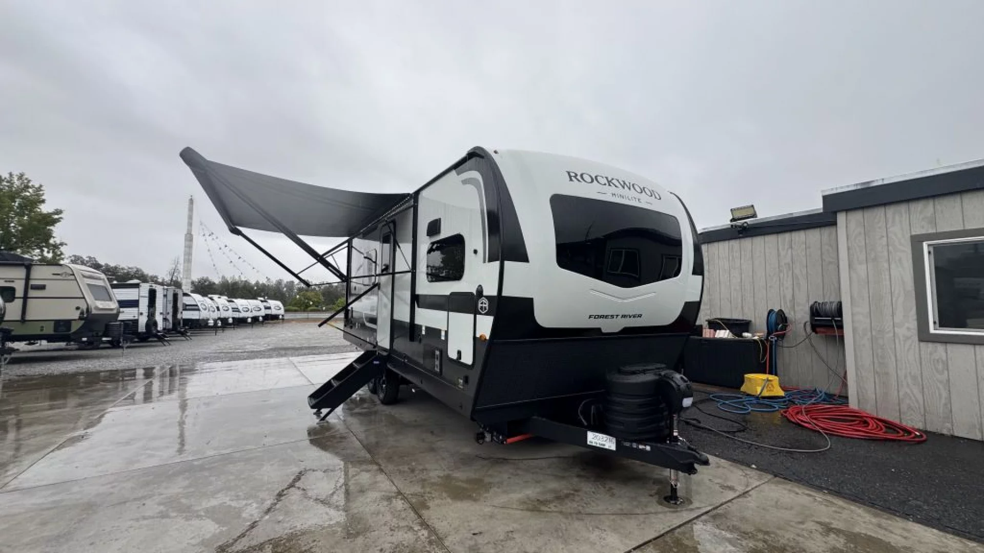 2027 FOREST RIVER ROCKWOOD MINI LITE 2523MBR - Image 1