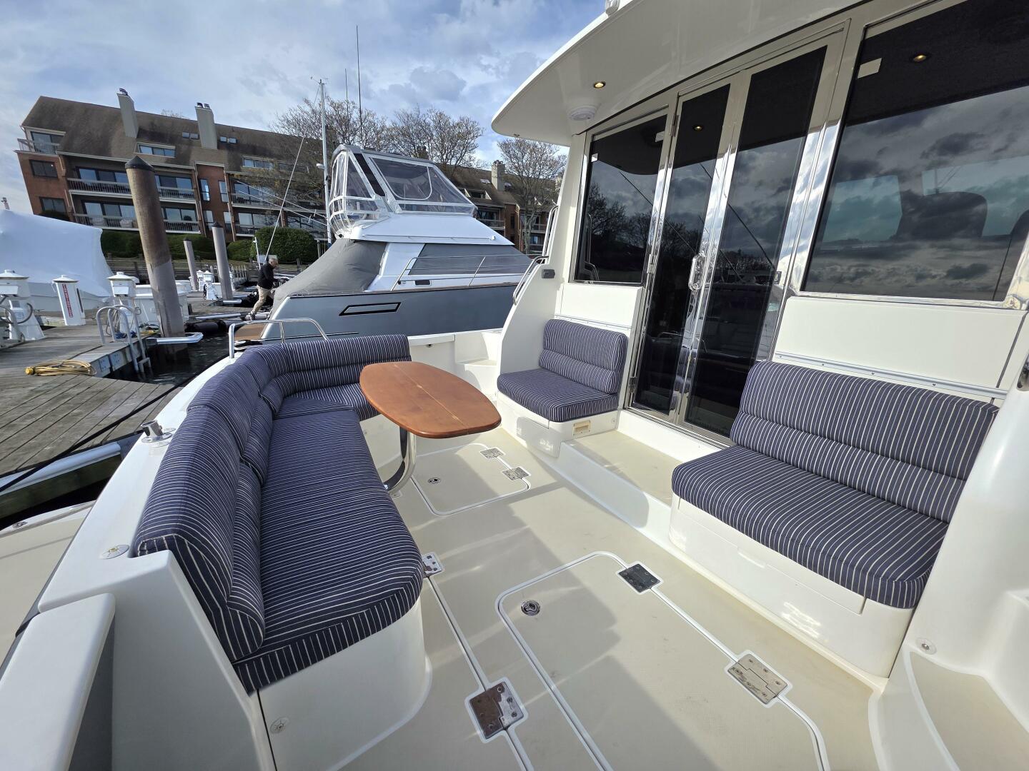 2017 Sabre 42 Salon Express - Image 9