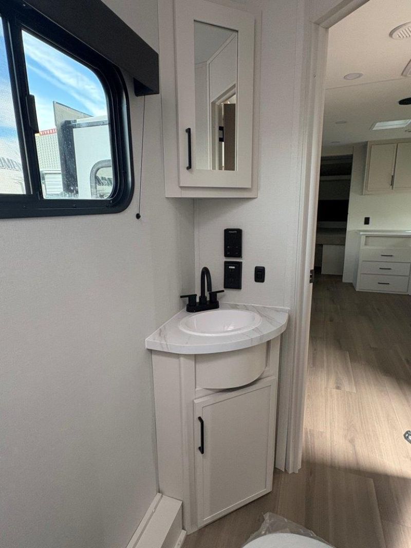 2026 Grand Design Momentum MAV 28MAV - Image 23