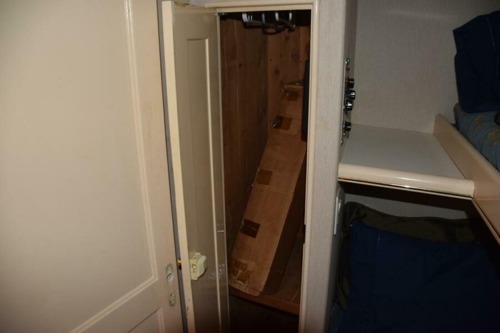 1990 Sunny Briggs Flybridge Sportfish - Image 20