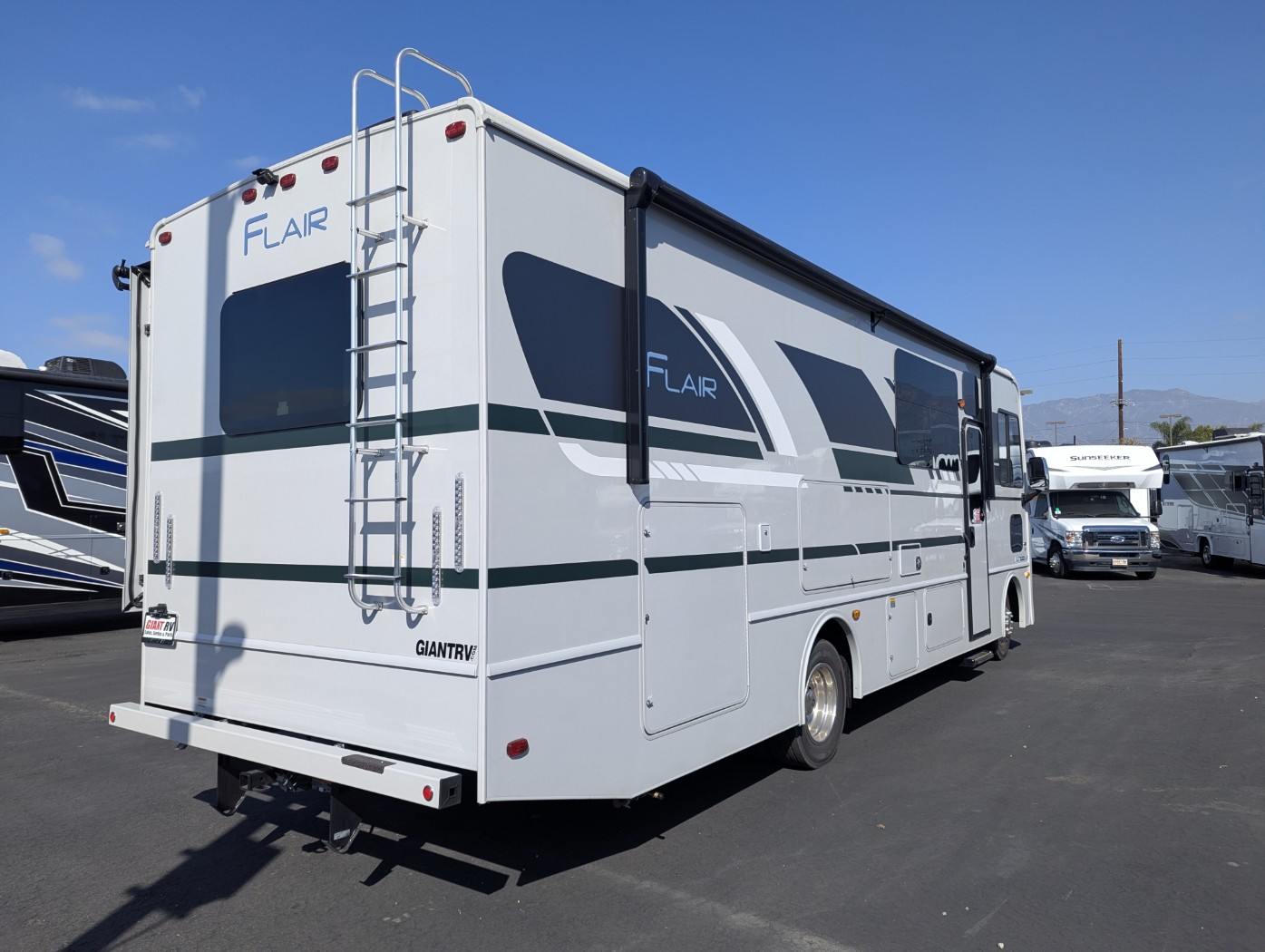 2026 Fleetwood Flair 29M - Image 5