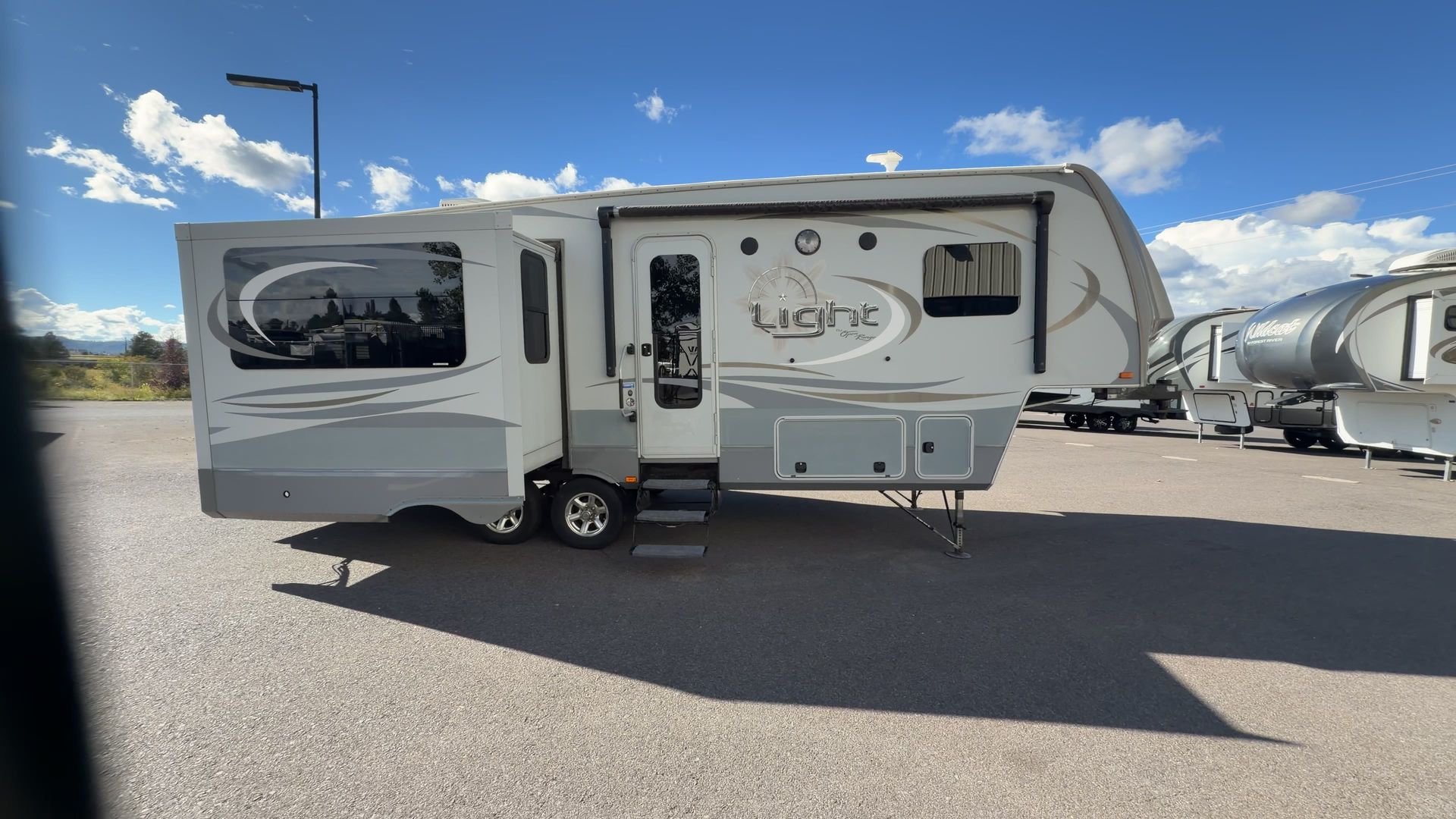 2016 Highland Ridge Light LF297RLS - Image 32
