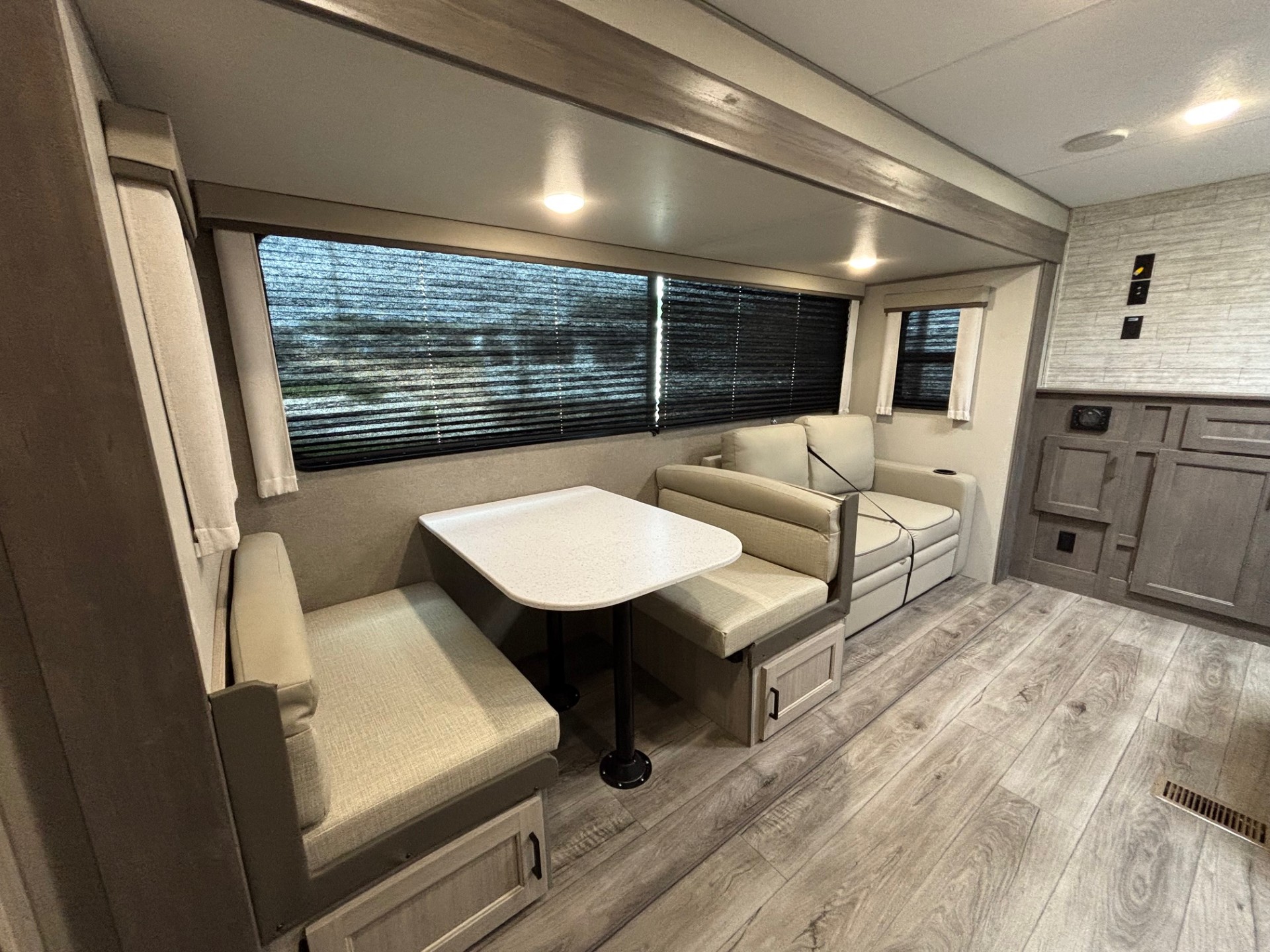 2026 Coachmen Catalina Legacy Edition 343BHTS - Image 14