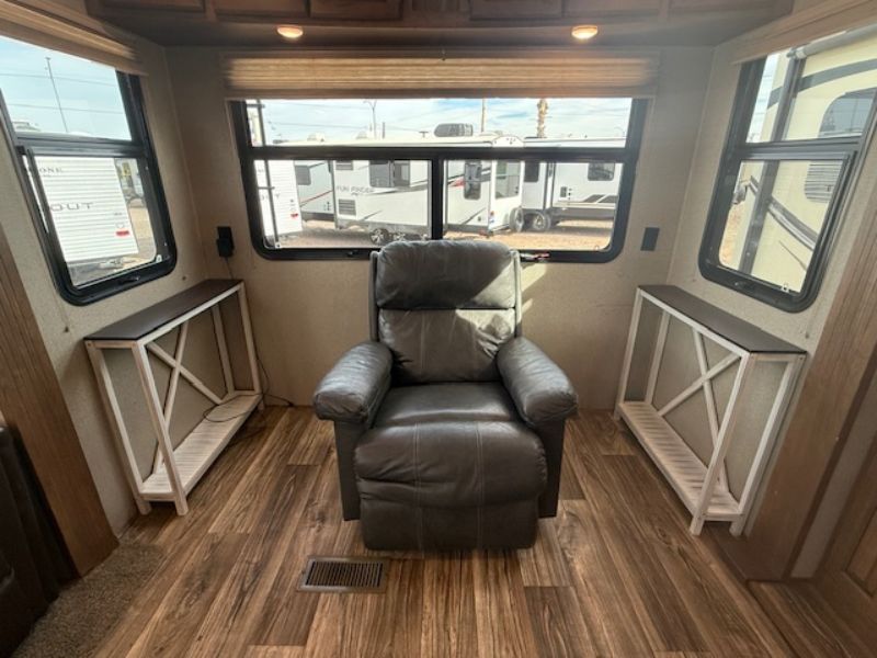 2018 Keystone Laredo 358BP - Image 7