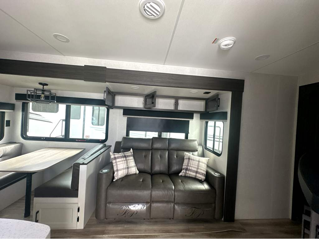 2026 VENTURE RV SPORTTREK 343VBH - Image 17