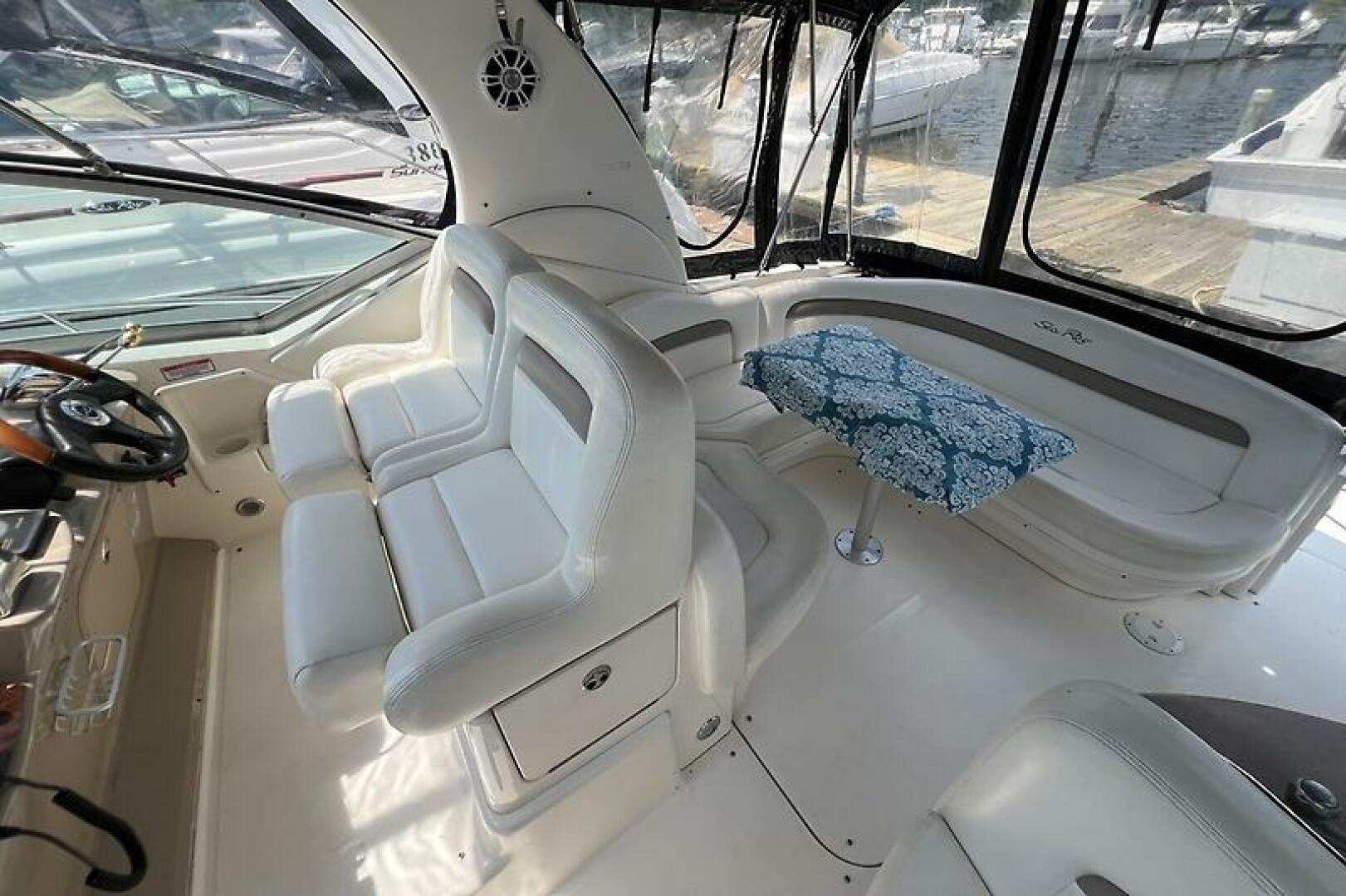 2004 Sea Ray 320 Sundancer - Image 12