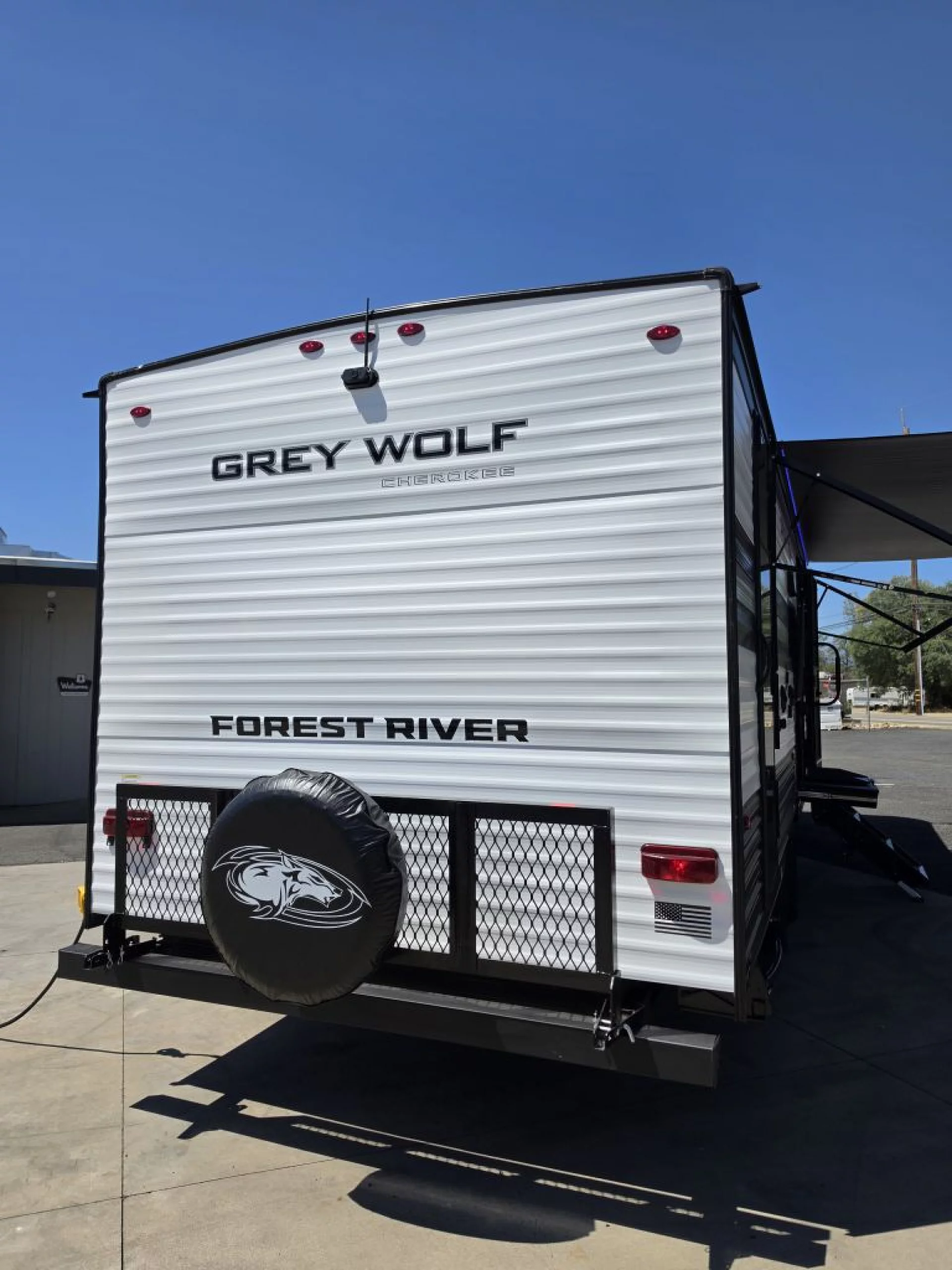 2027 FOREST RIVER CHEROKEE GREY WOLF 26KF - Image 4