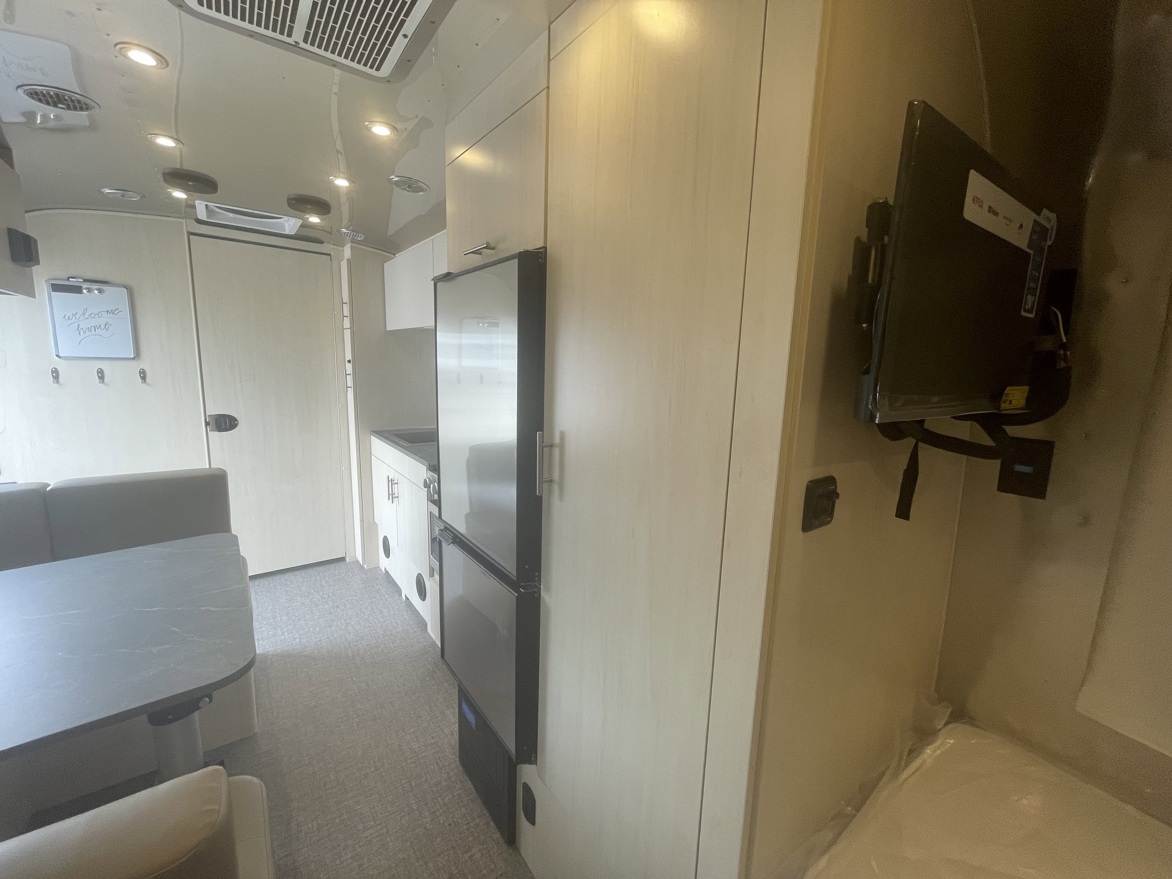 2026 AIRSTREAM FLYING CLOUD 23FBT - Image 15