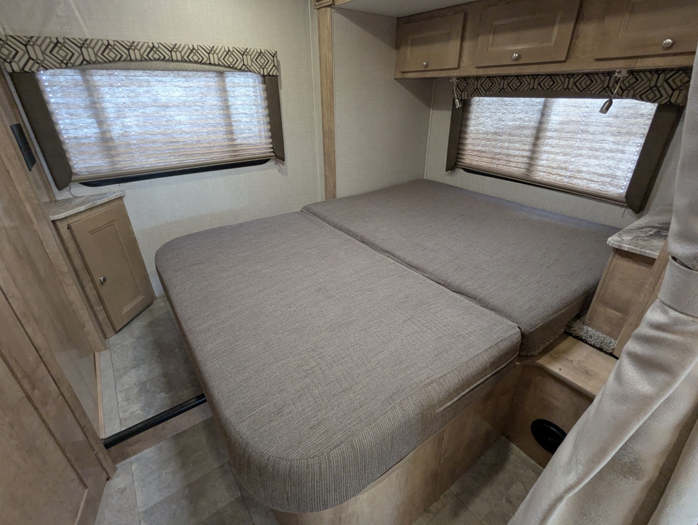 2020 Coachmen Leprechaun 260RS - Image 29