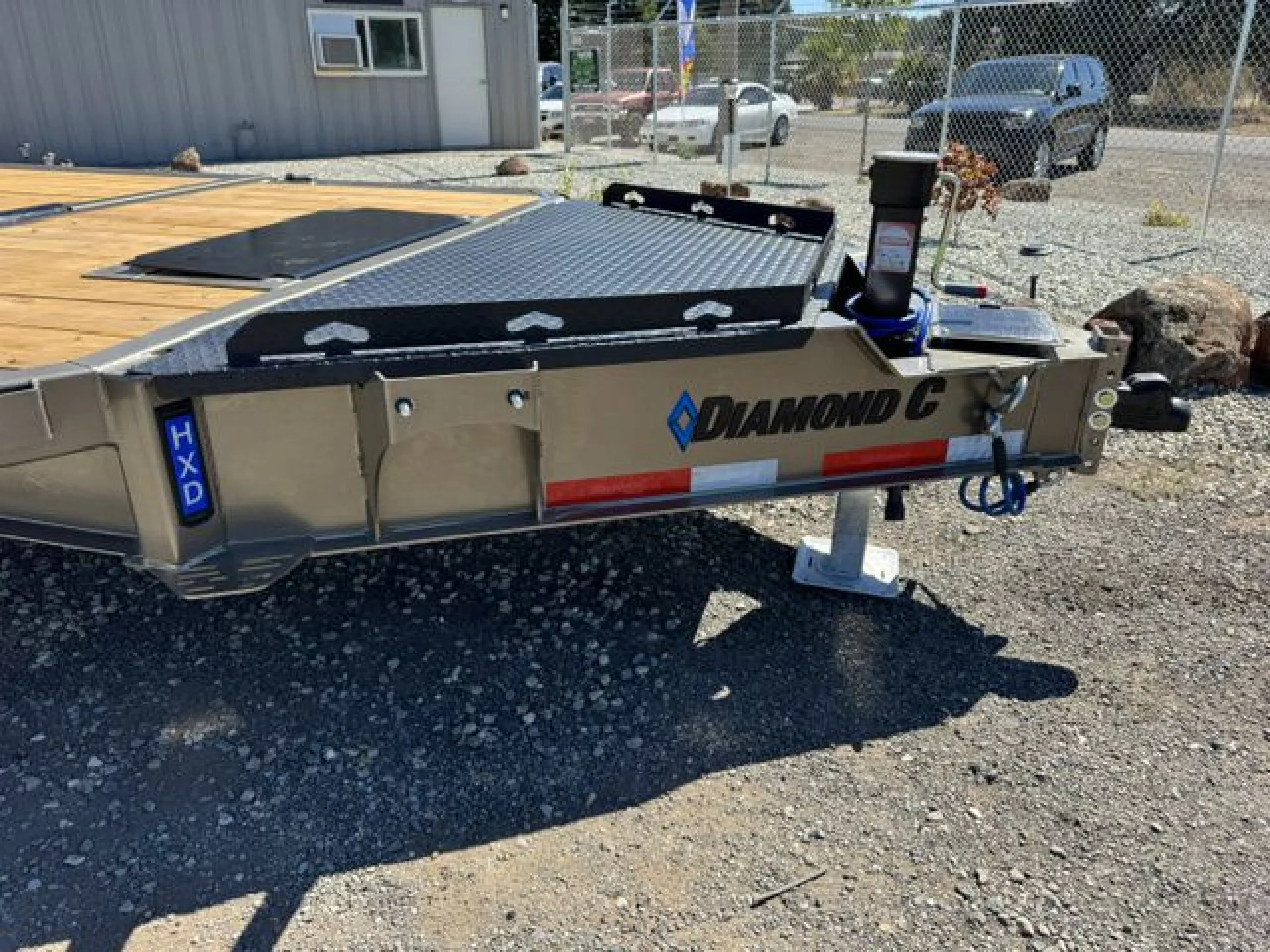 2026 DIAMOND C TRAILERS DIAMOND C HXD 207 L22X102 GVWR 15.5 - Image 2
