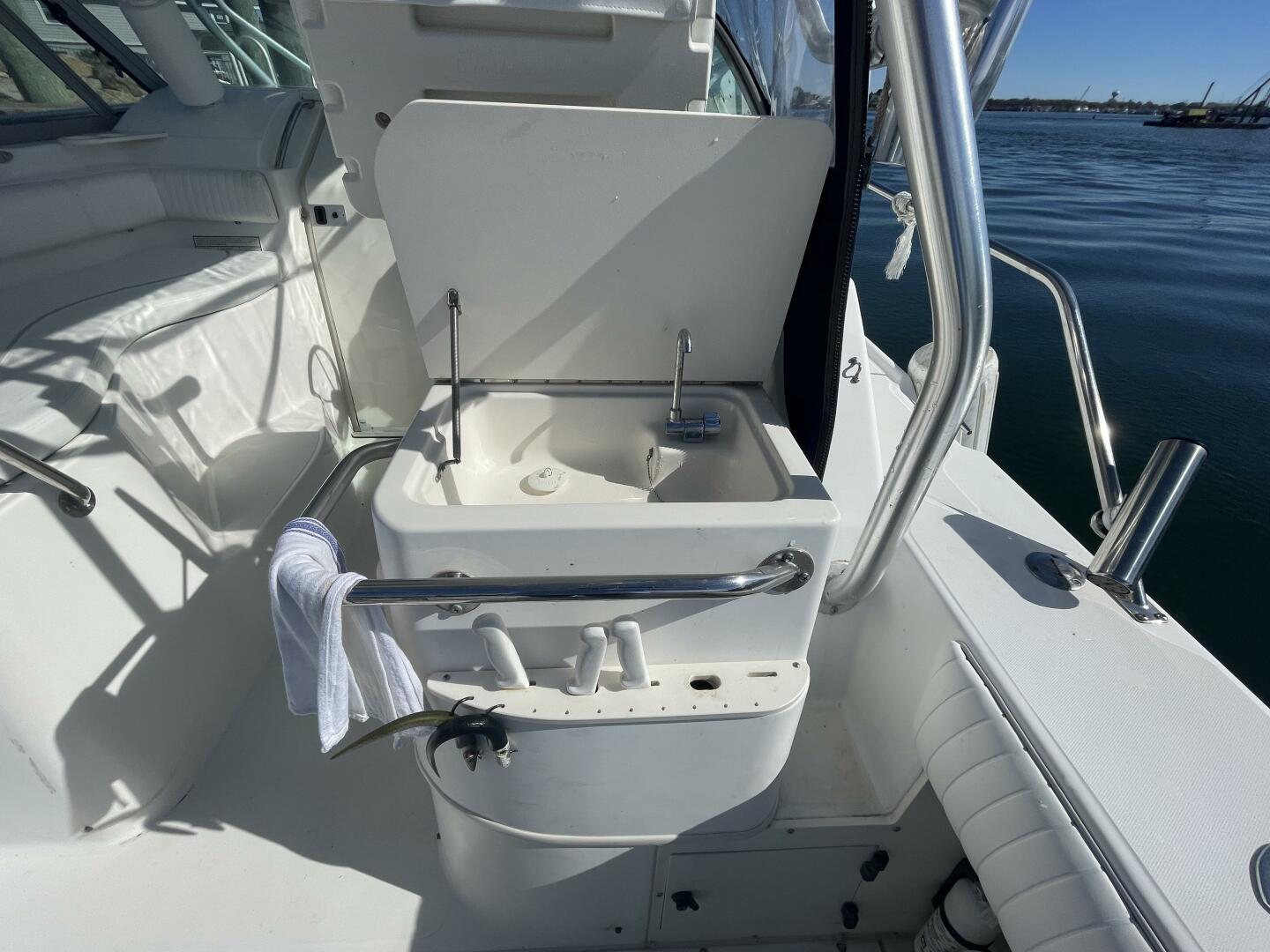 2001 Boston Whaler 285 Conquest - Image 9