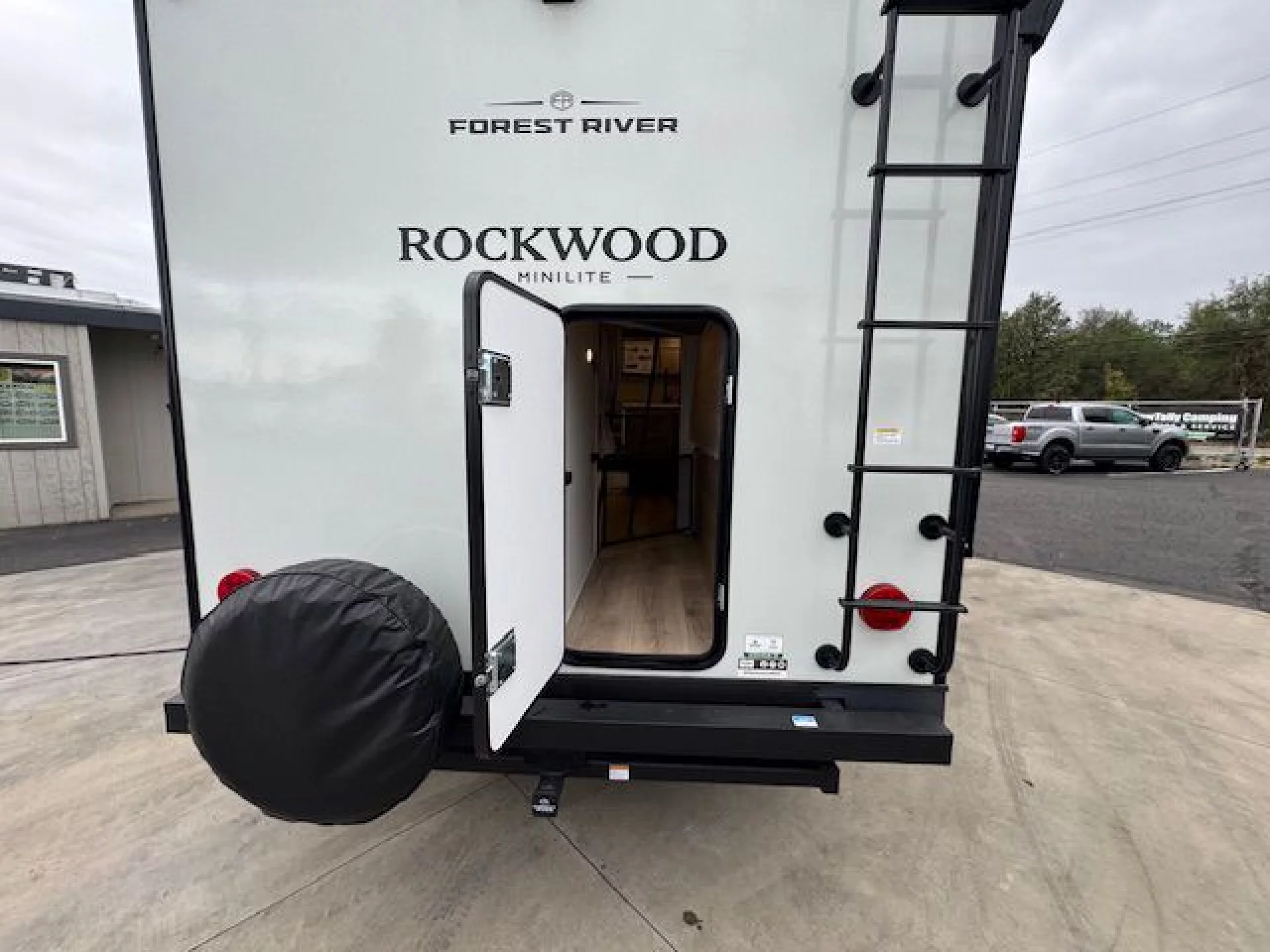 2026 FOREST RIVER ROCKWOOD MINI LITE 2509S - Image 6