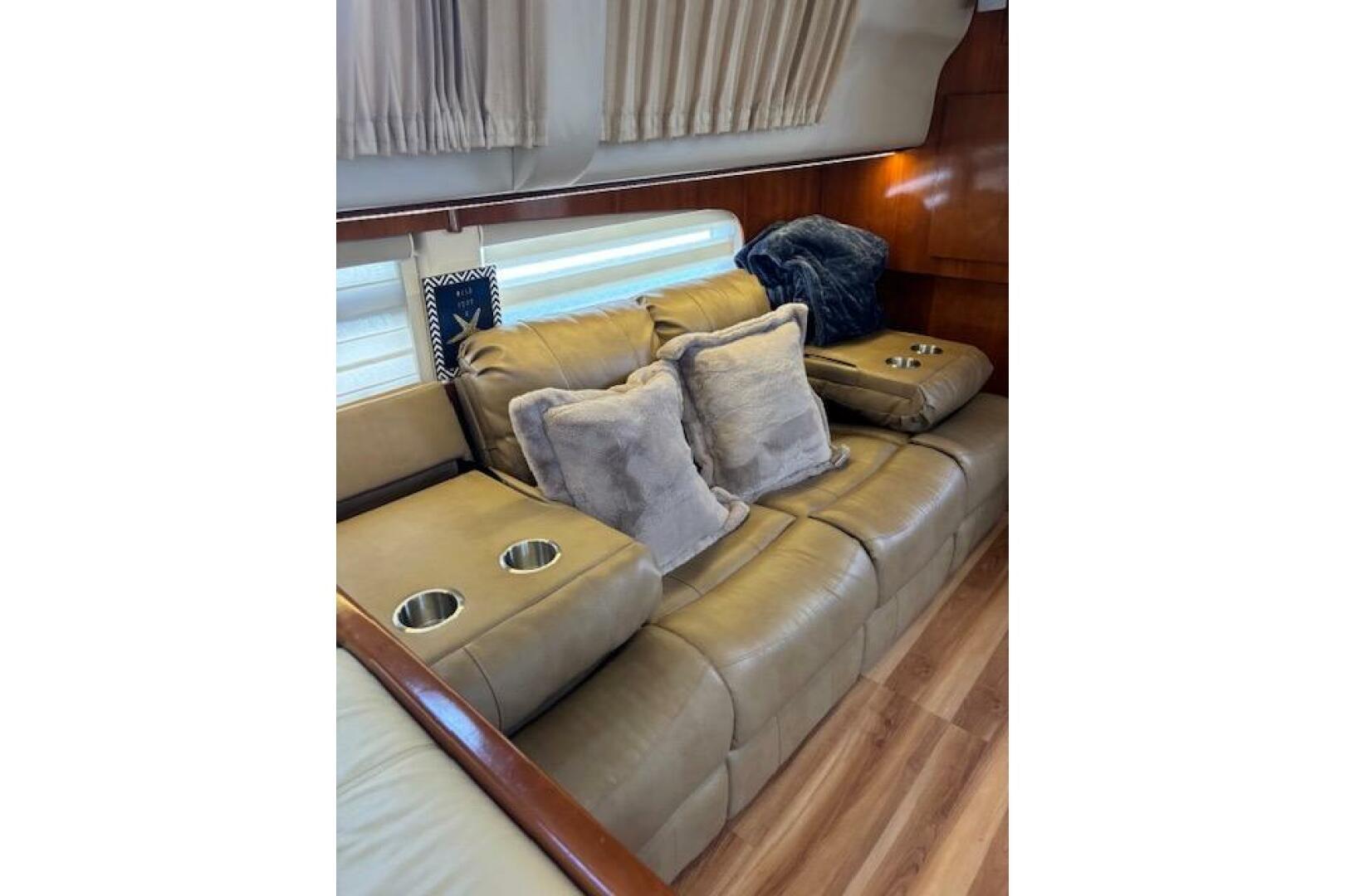2004 Carver 466 Motor Yacht - Image 34