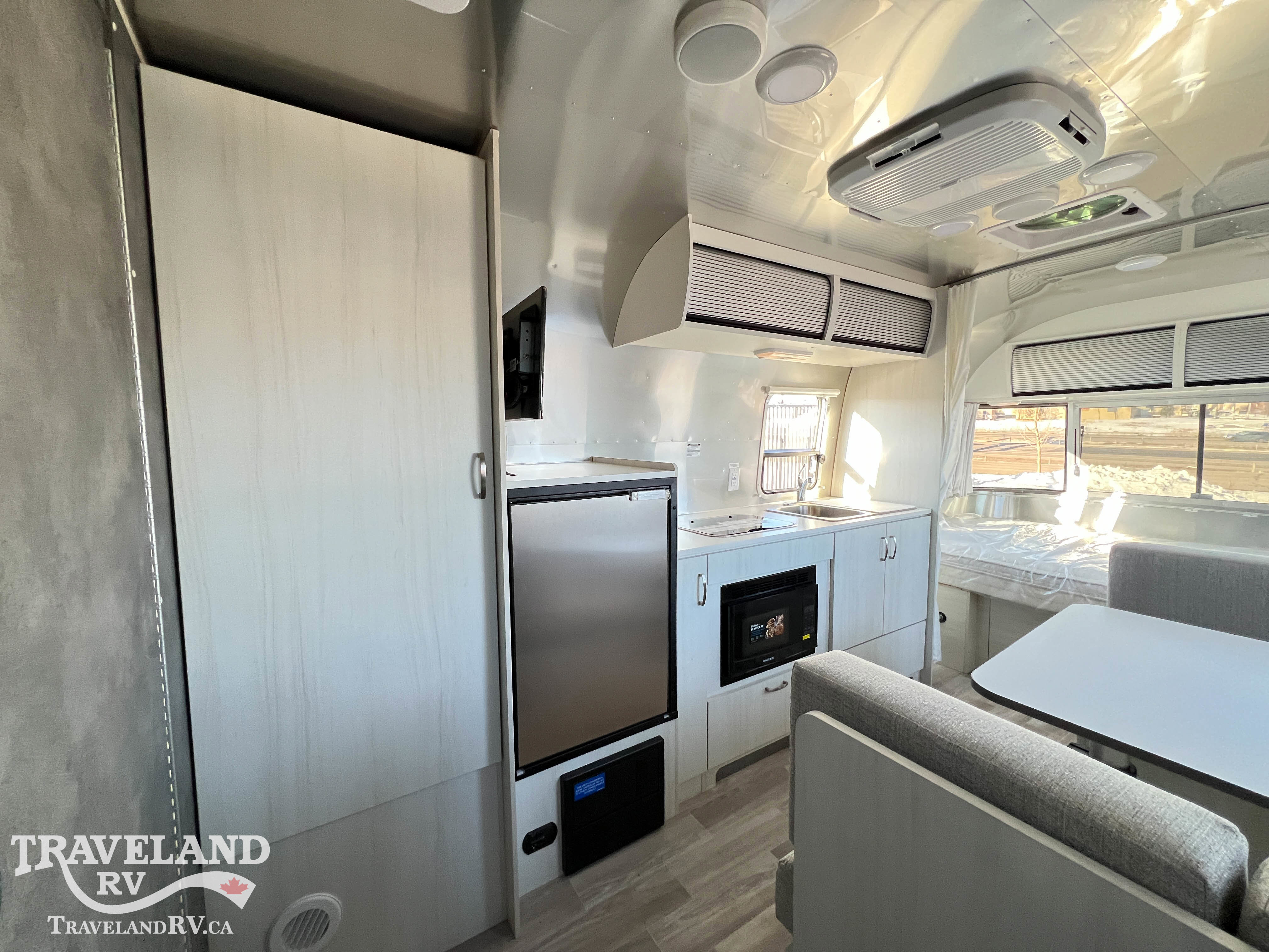 2026 Airstream Bambi 22FB - Image 10