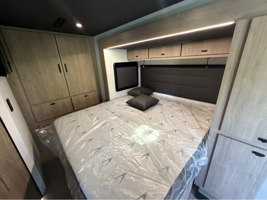 2027 Grand Design Lineage Series M 25FW - Image 24
