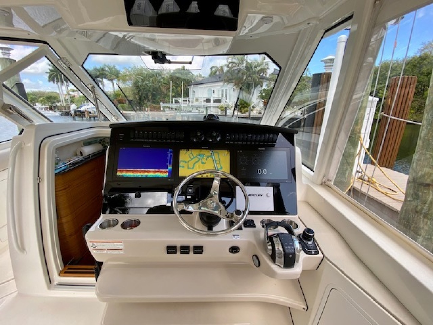 2020 Boston Whaler 380 Realm - Image 11