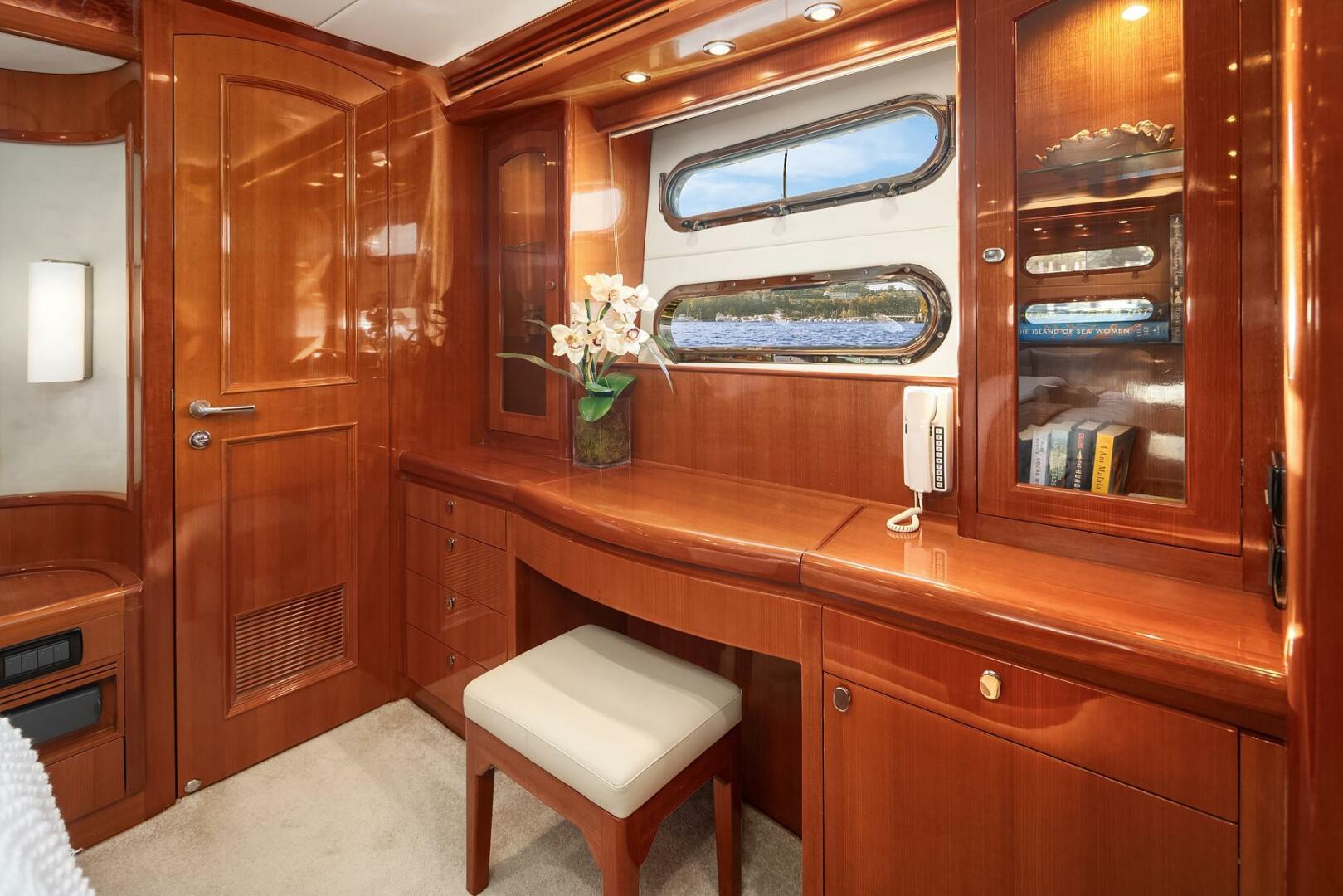 2014 Hampton 720 Skylounge LRC - Image 48