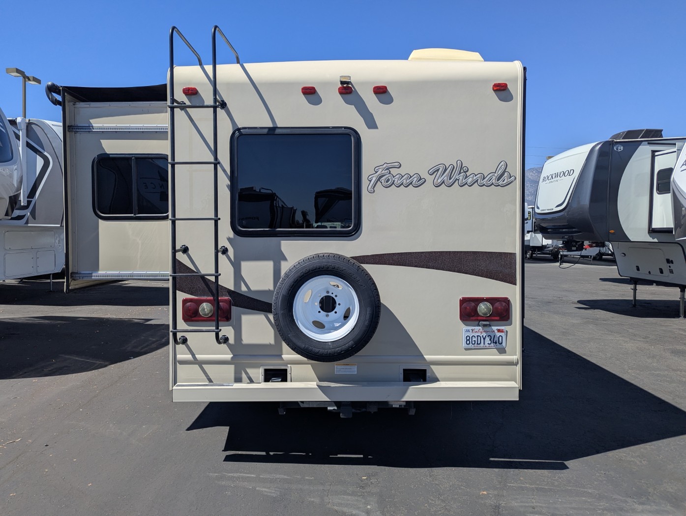 2017 Thor Motor Coach Four Winds 26B - Image 5