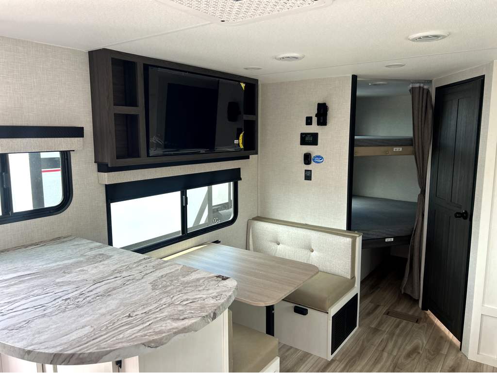 2026 VENTURE RV STRATUS 302VBH - Image 11