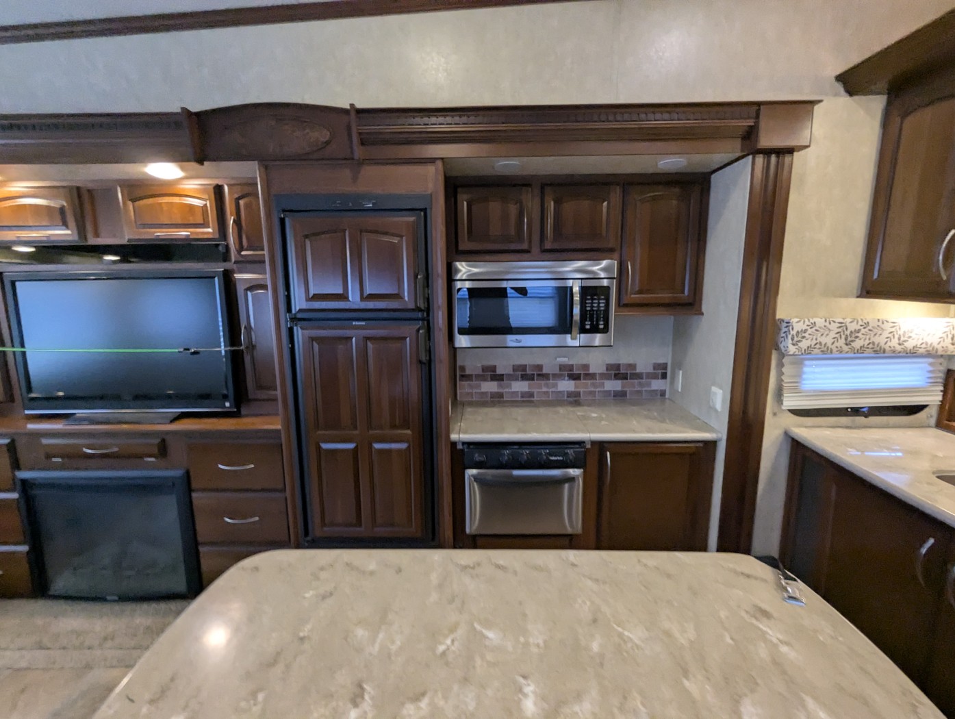 2013 Palomino Columbus 320RS - Image 16