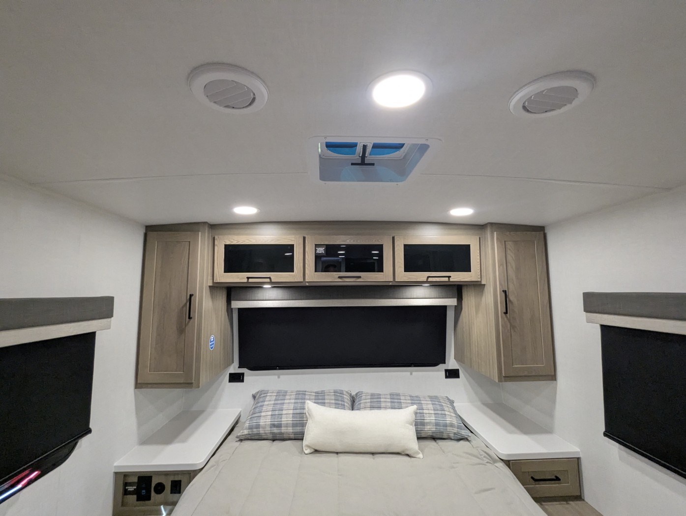 2027 Forest River Rockwood Mini Lite 2205S - Image 19
