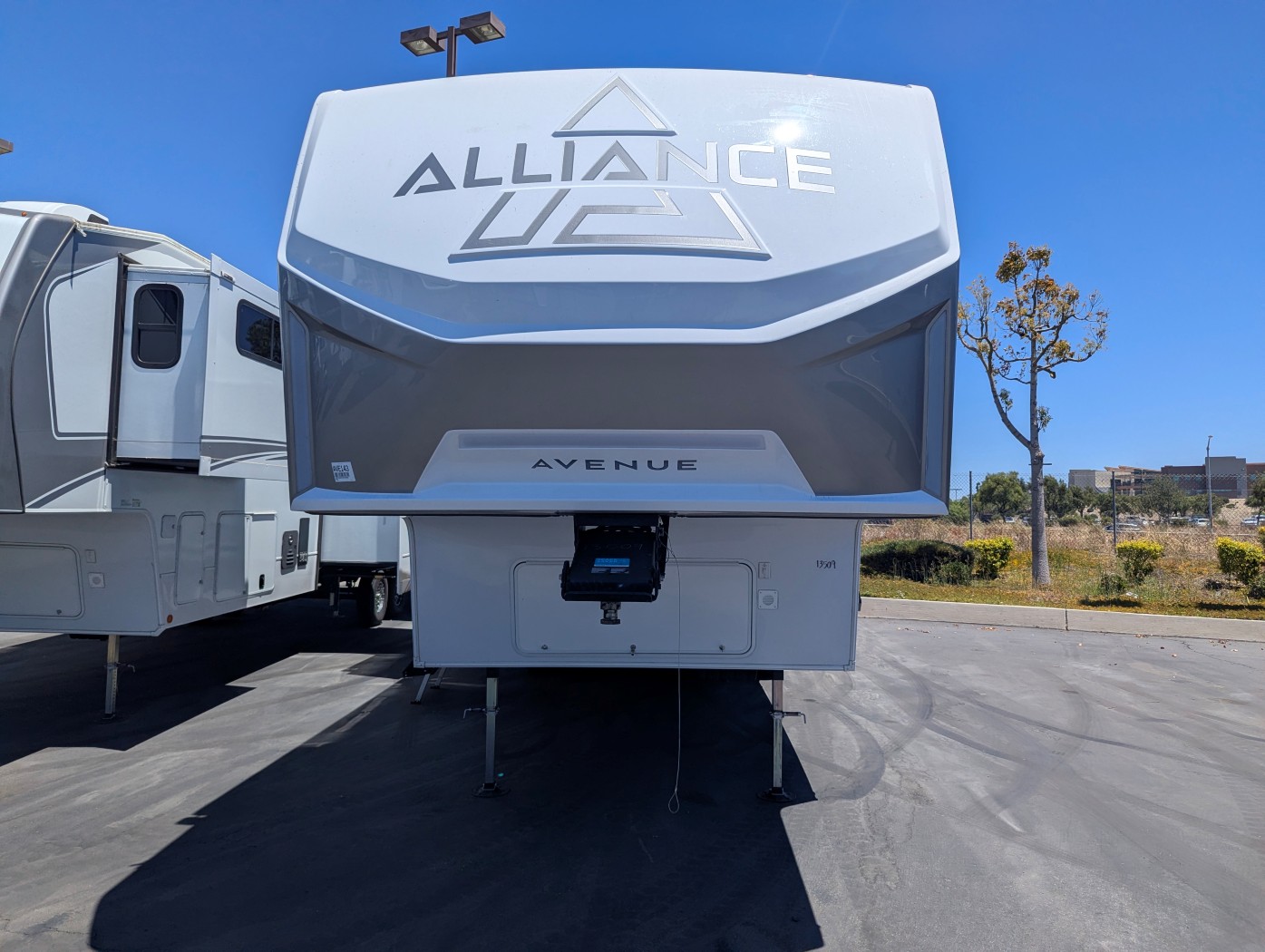 2027 Alliance RV Avenue 30BH - Image 2