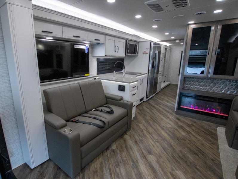 2025 Jayco Seneca 37M - Image 7
