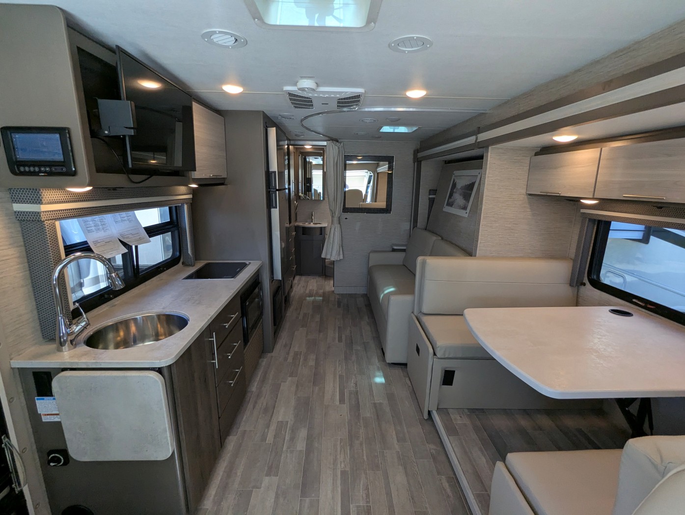 2023 Thor Motor Coach Axis 24.4 - Image 11