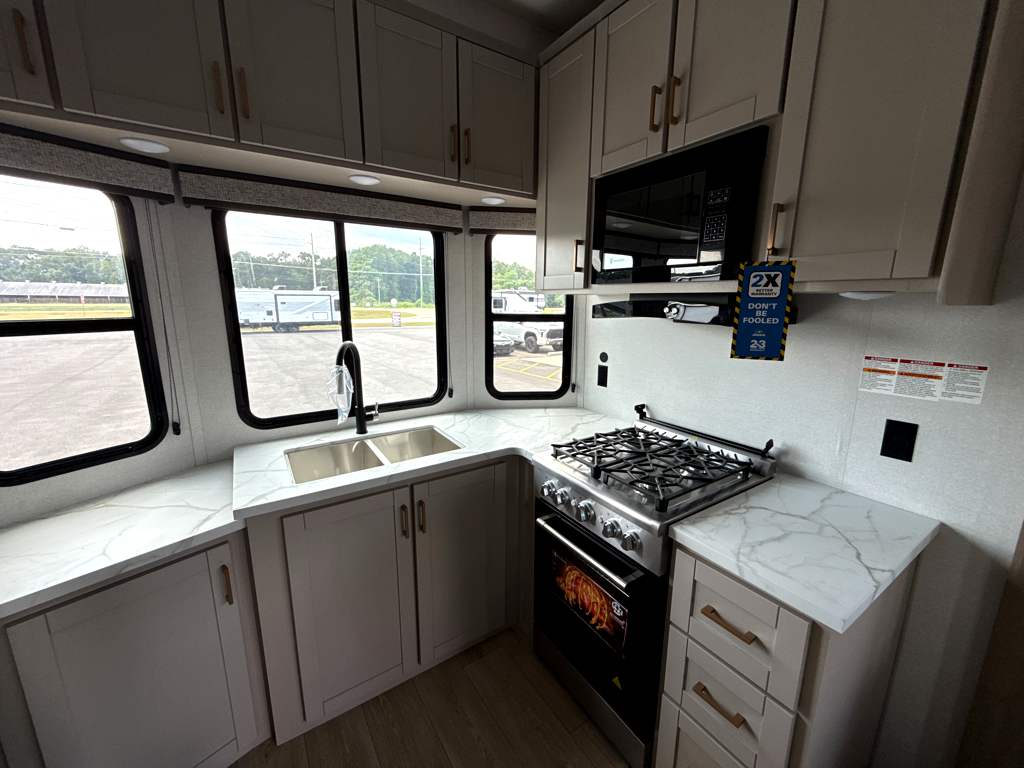 2027 JAYCO JAY FLIGHT BUNGALOW 404LOFT - Image 12