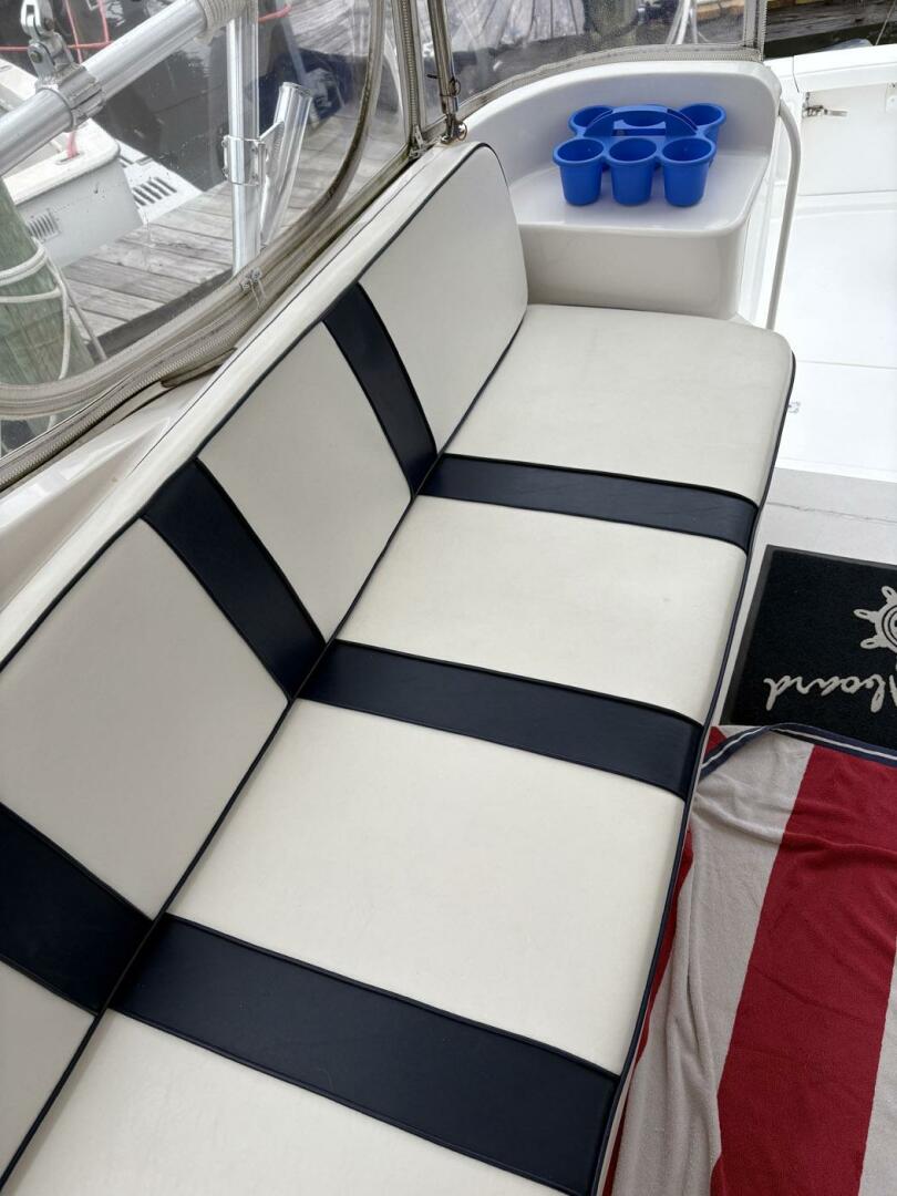 2001 Ocean Yachts 40 Express Bridge - Image 8